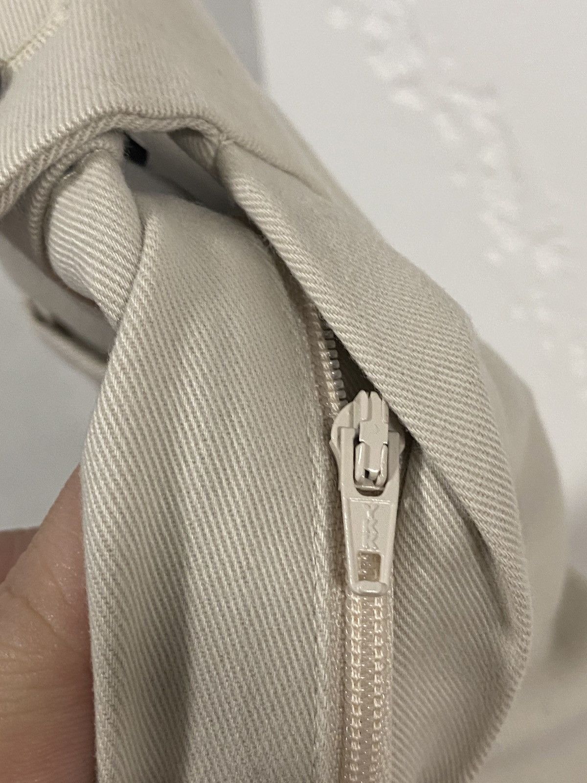 Charles Tyrwhitt Charles Tyrwhitt Beige Slim Fit Chinos Pants Size: 30 Size US 30 / EU 46 - 7 Thumbnail