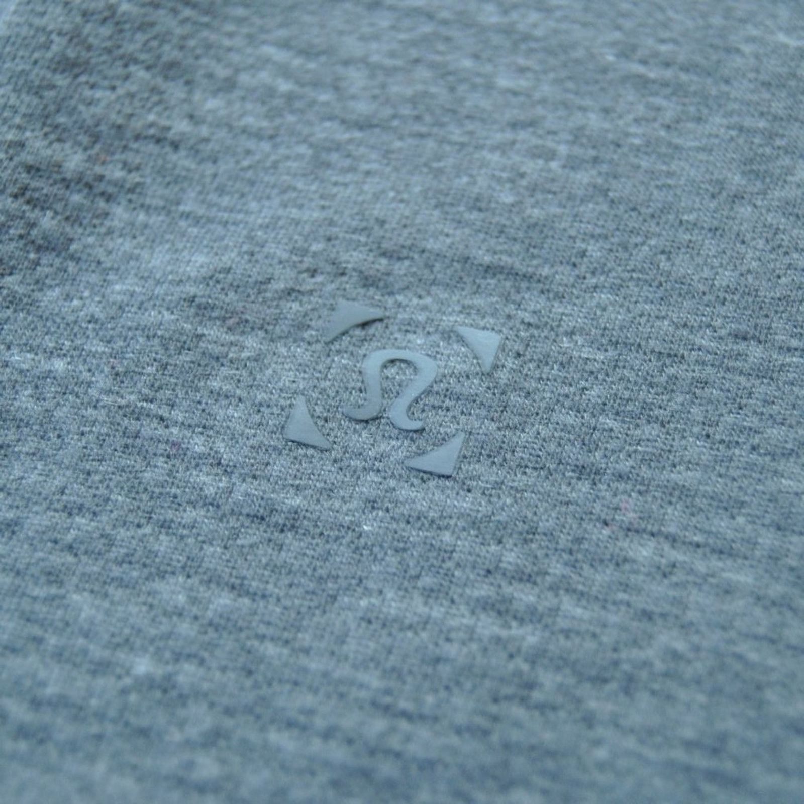 Lululemon Lululemon Athletica Small Dark Gray Long Sleeve Shirt Size US S / EU 44-46 / 1 - 7 Thumbnail