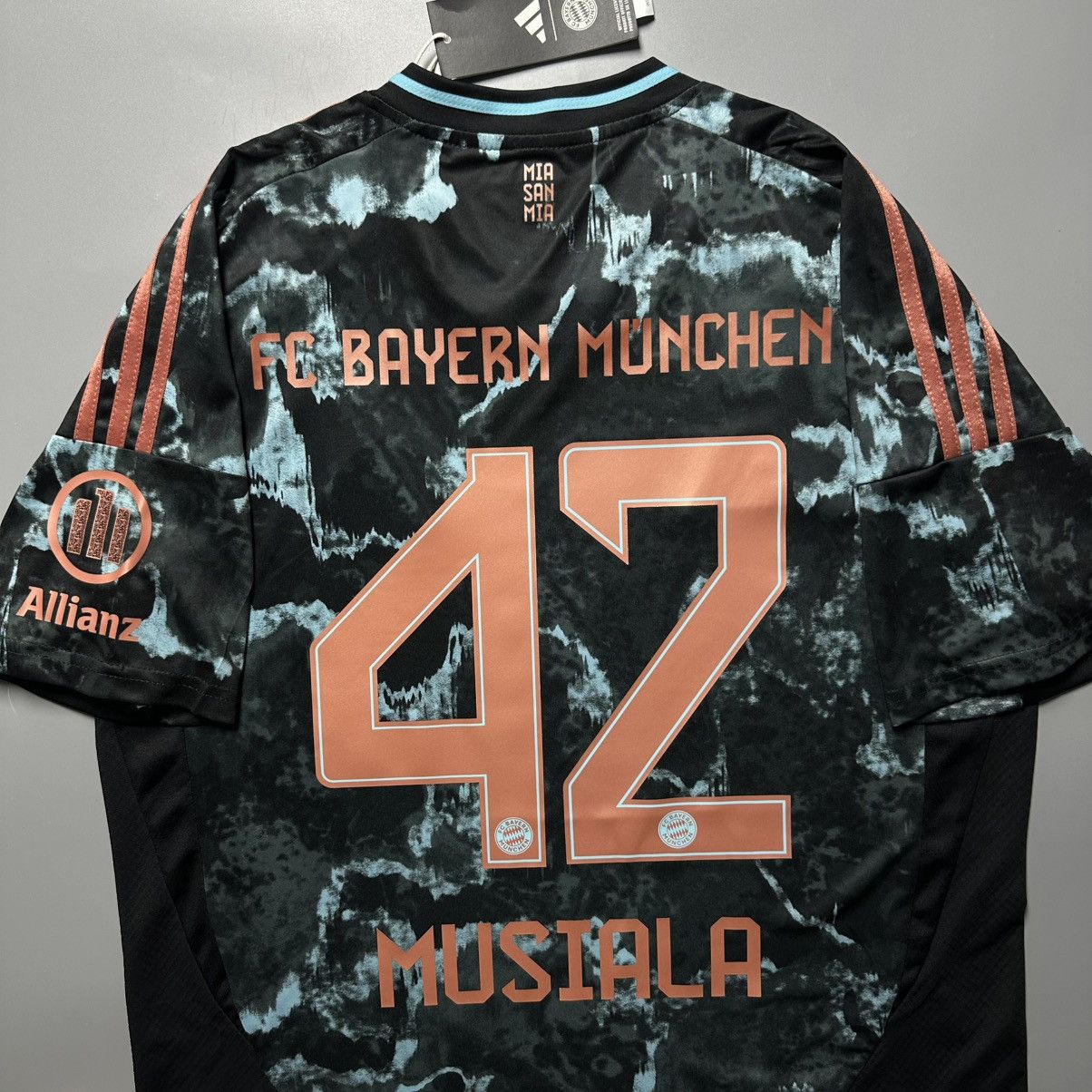 Vintage BAYERN ADIDAS 2024/2025 FOOTBALL AWAY JERSEY #42 MUSIALA Size US L / EU 52-54 / 3 - 10 Thumbnail