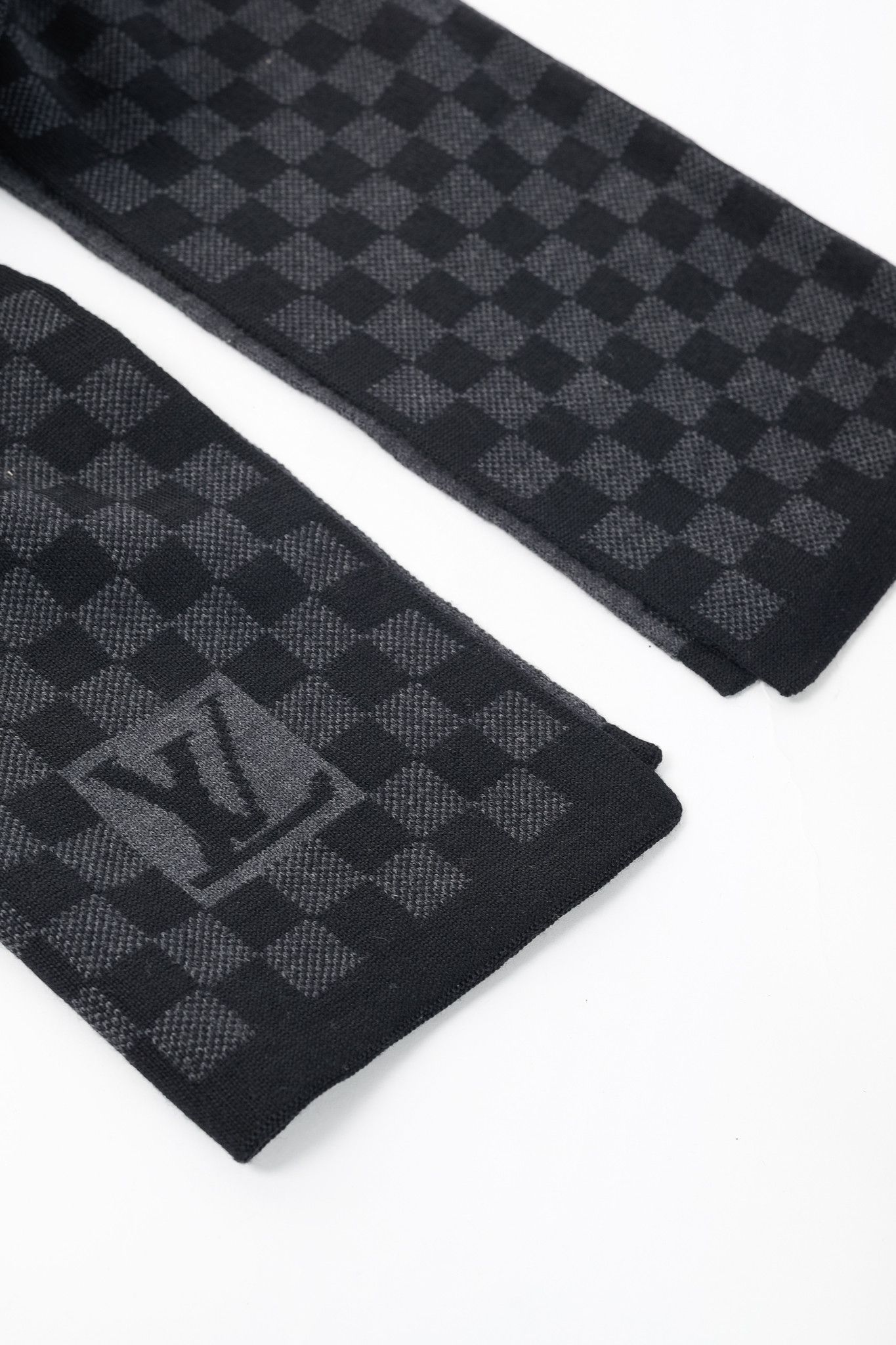 Louis Vuitton Louis Vuitton Damier Graphite Wool Scarf Size ONE SIZE - 2 Thumbnail