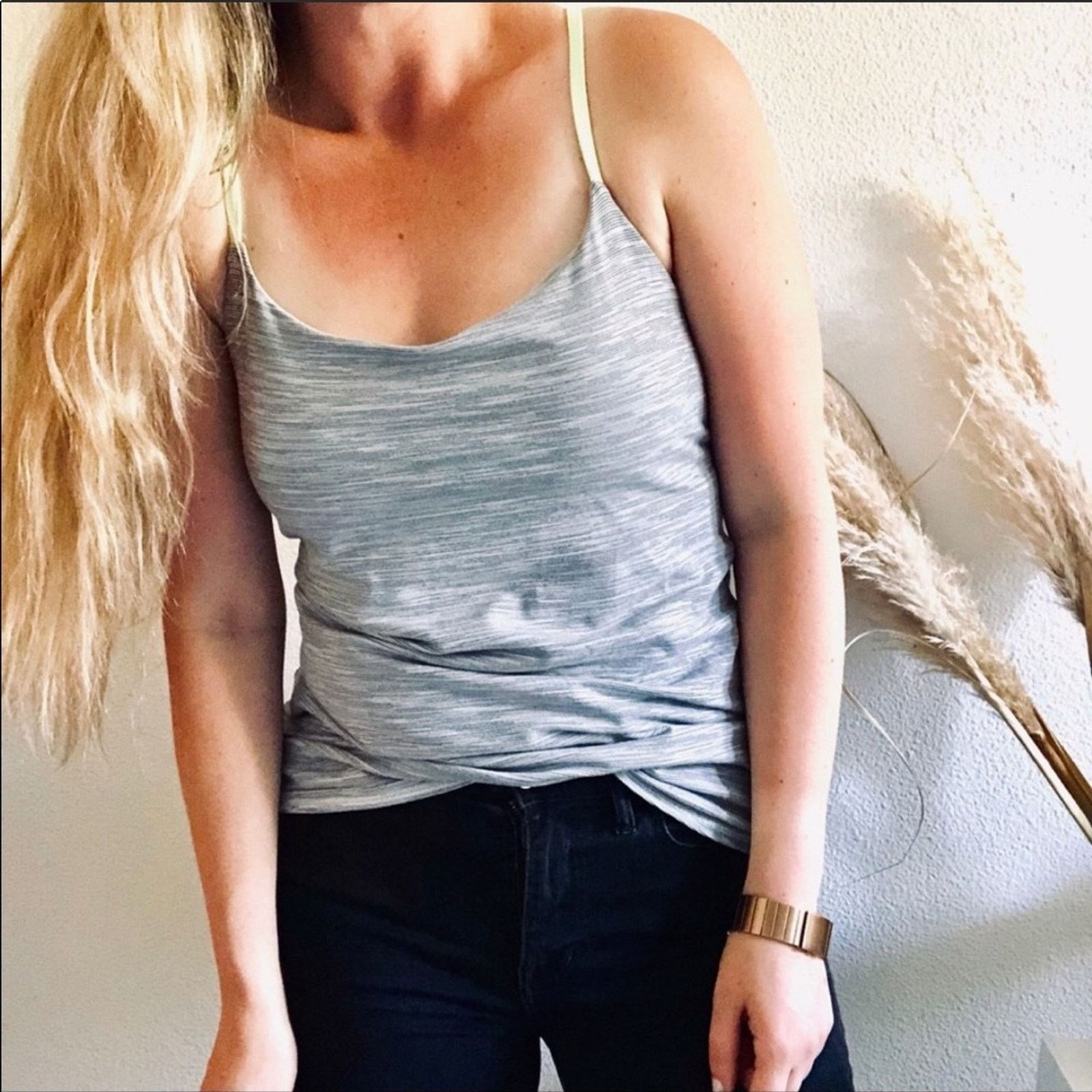 Lululemon LULULEMON Heather Grey Cross Strap Sports Bra Tank Top Shirt Size L / US 10 / IT 46 - 2 Thumbnail