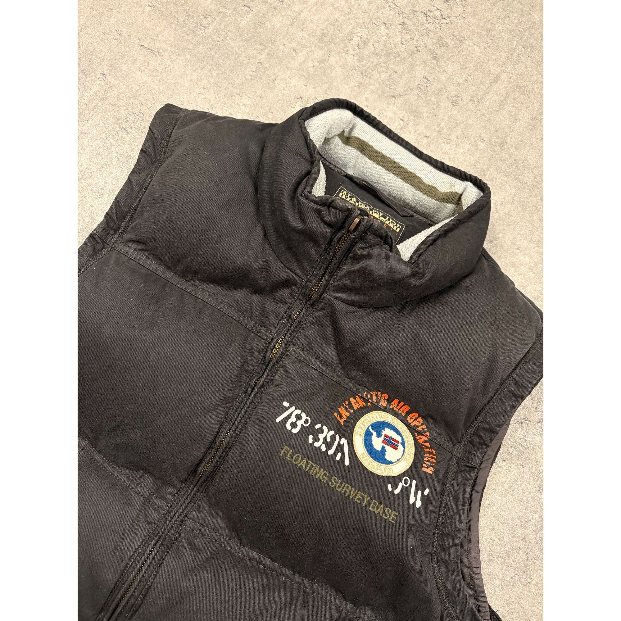 Napapijri Puchowa Kamizelka Napapijri – Black – Rozmiar XL y2k rare vi Size US XL / EU 56 / 4 - 8 Thumbnail