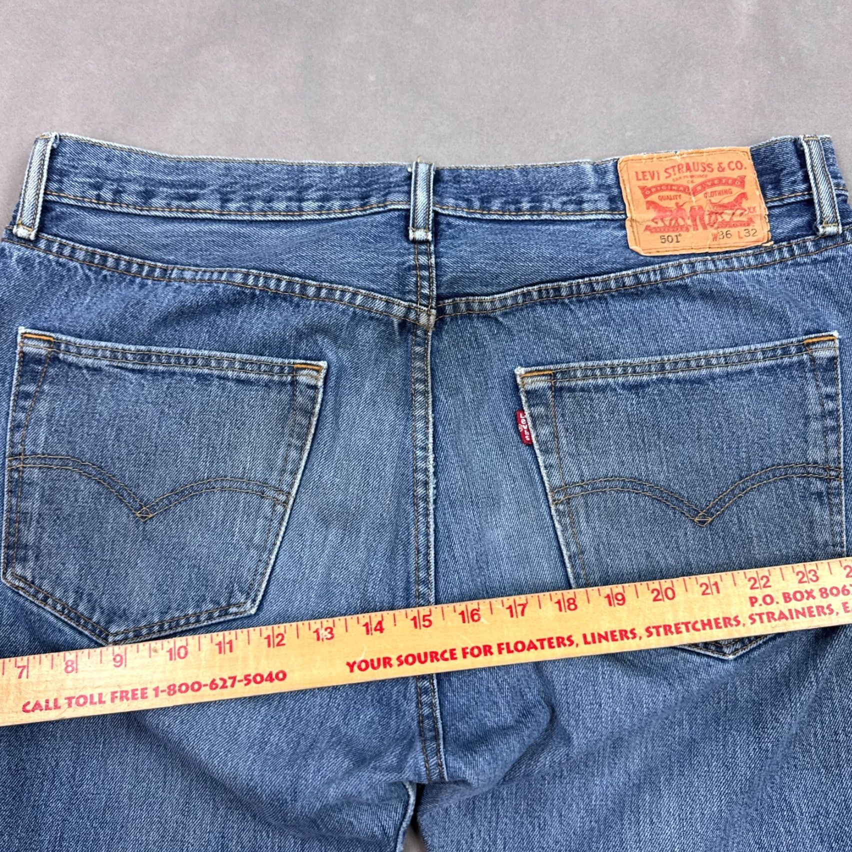 Levi's VINTAGE Levis 501 Jeans Mens 36x32 Blue Denim Pants Straight Button Fly Faded Work Chore Jeans Size US 36 / EU 52 - 7 Thumbnail