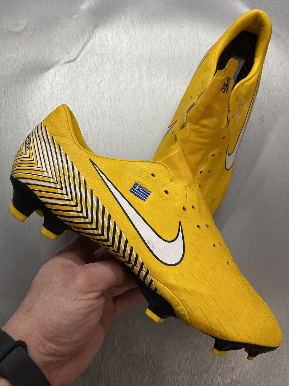 Nike Nike Mercurial Vapor 12 Pro NJR FG Yellow US 10.5 EUR 44.5 Size US 10.5 / EU 43-44 - 1 Thumbnail