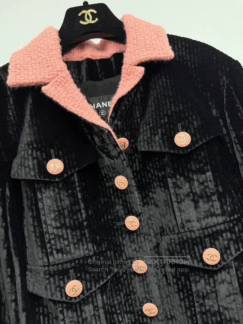 Chanel Chanel 22B pink collar black velvet mid-length jacket Size XS / US 0-2 / IT 36-38 - 2 Thumbnail