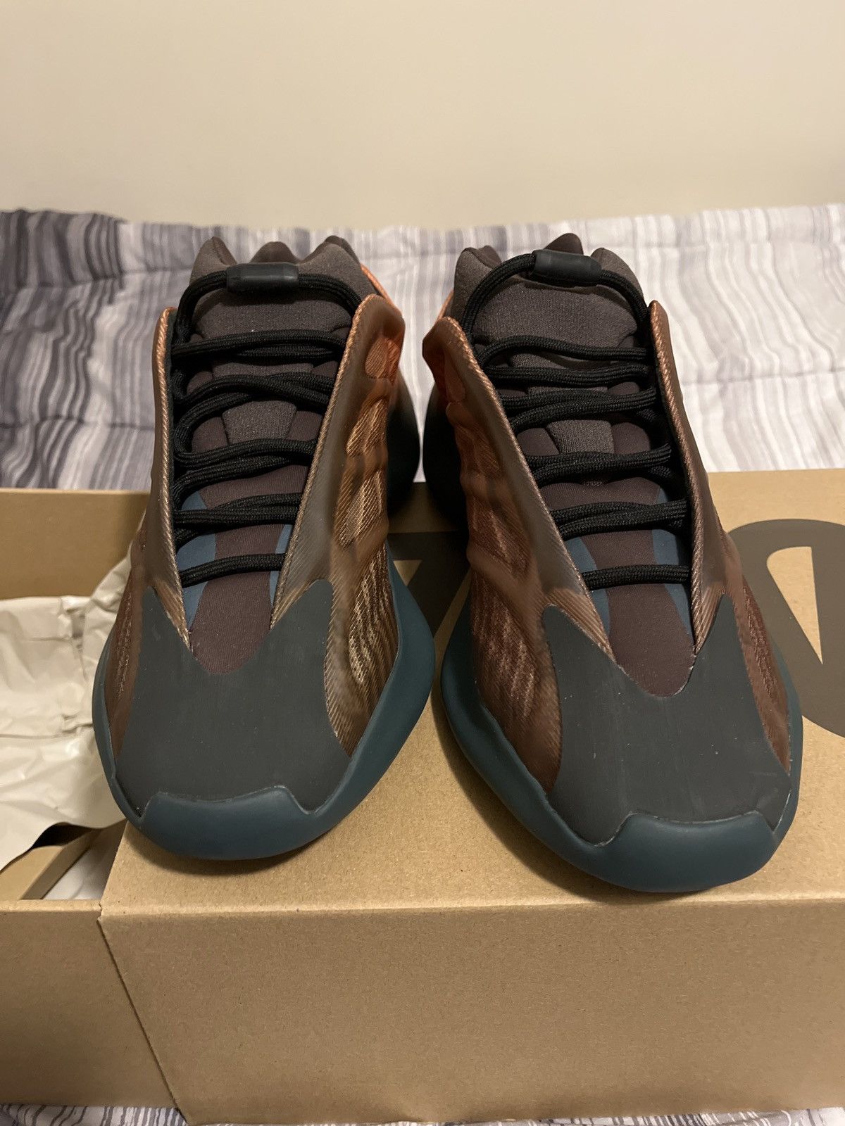 Adidas × Yeezy Yeezy 700 V3 copper fade Size US 9.5 / EU 42-43 - 7 Thumbnail