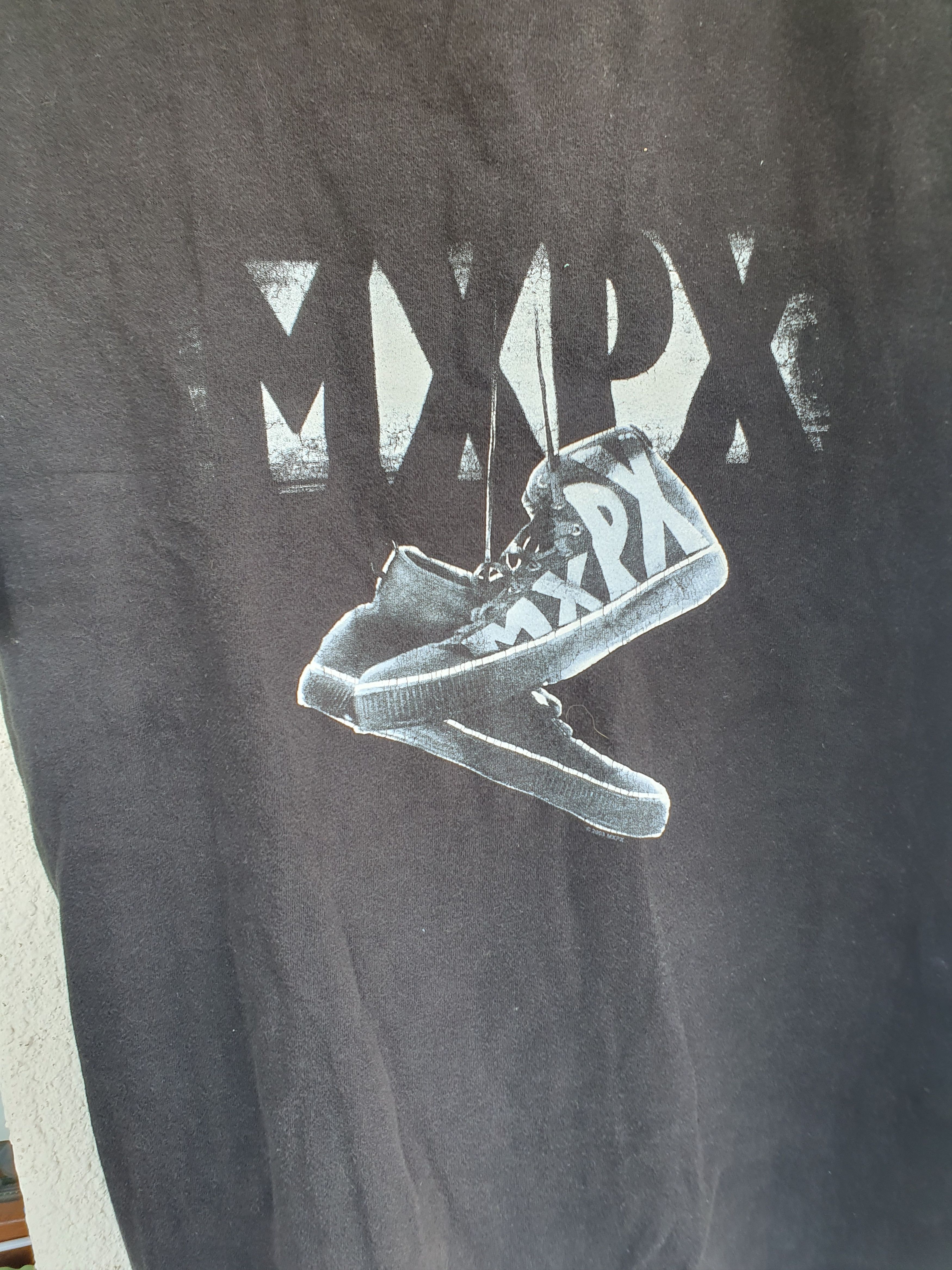 Band Tees MXPX Hanging Shoes 2003 Punk Rock Band t-shirt sz M Size US M / EU 48-50 / 2 - 3 Thumbnail