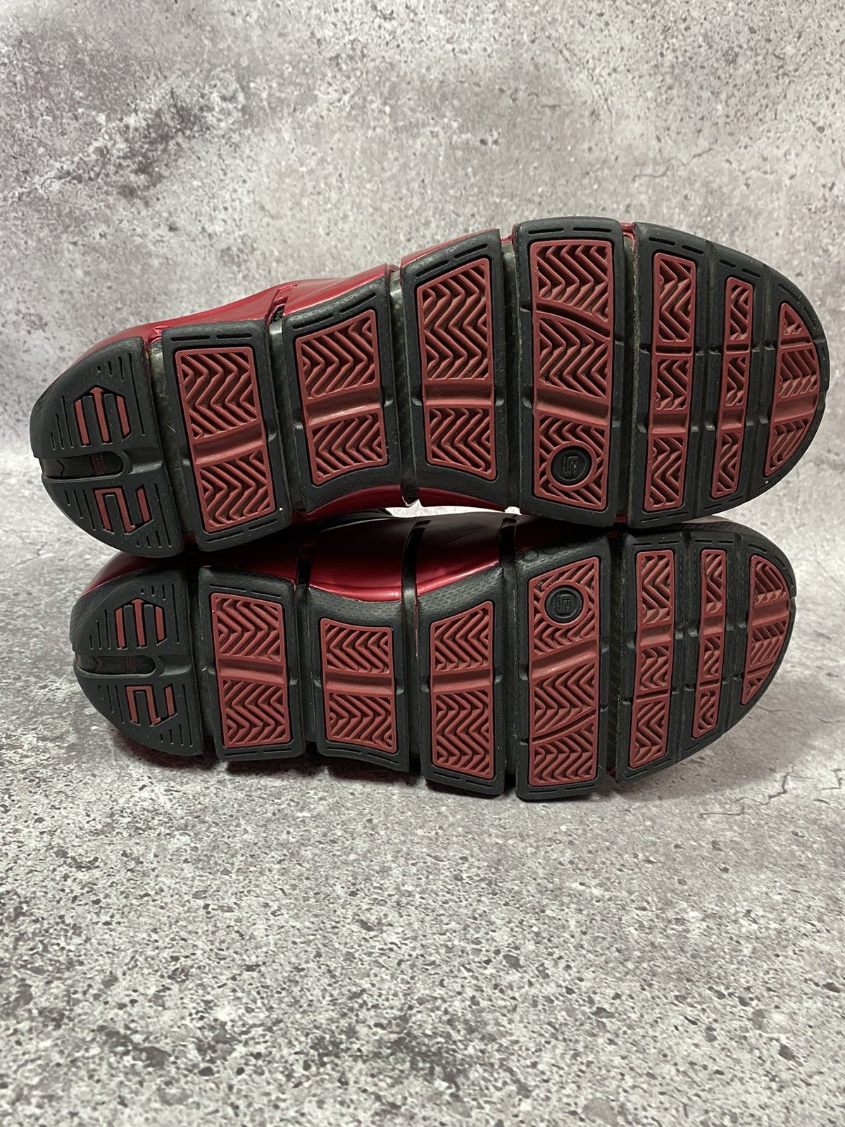 Nike NIKE LeBron 4 black Varsity Crimson Size US 9.5 / EU 42-43 - 9 Thumbnail