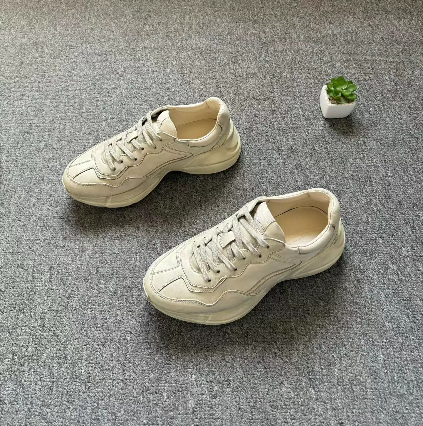 Gucci Gucci Distressed Dad Sneaker Ivory White US7 2x Worn Size US 7 / IT 37 - 1 Thumbnail