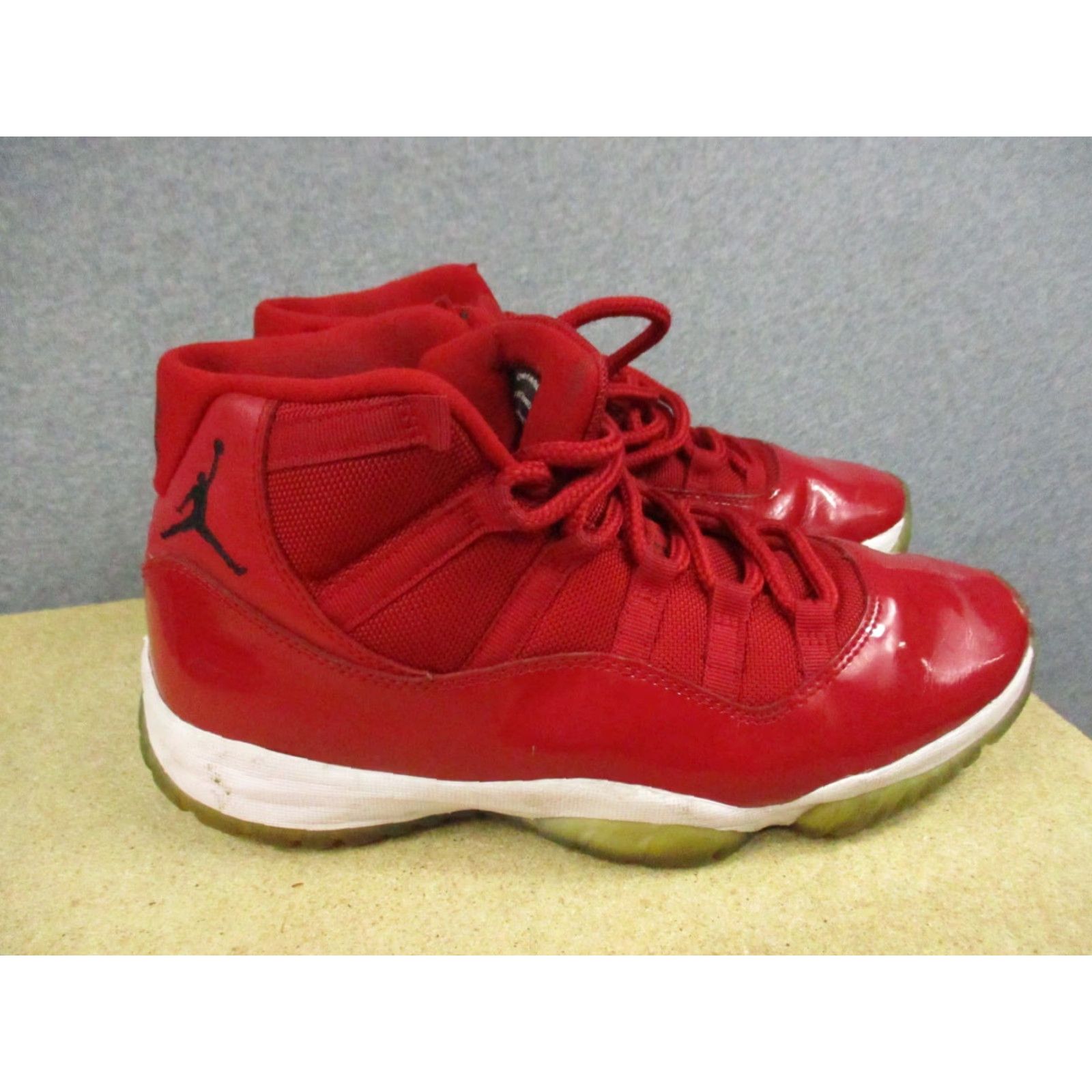Nike VINTAGE Nike Air Jordan 11 Win Like 96 Sneaker Mens 9.5 Red White 378037-623 Retro Cherry OG XI Bred Size US 9 / EU 42 - 4 Thumbnail