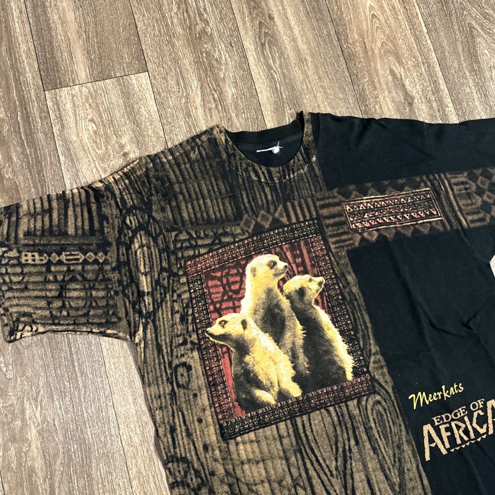 Vintage VINTAGE 90s Meerkats Edge of Africa Nature Animal All Over Print T-Shirt XL Black Mens Size US XL / EU 56 / 4 - 6 Thumbnail