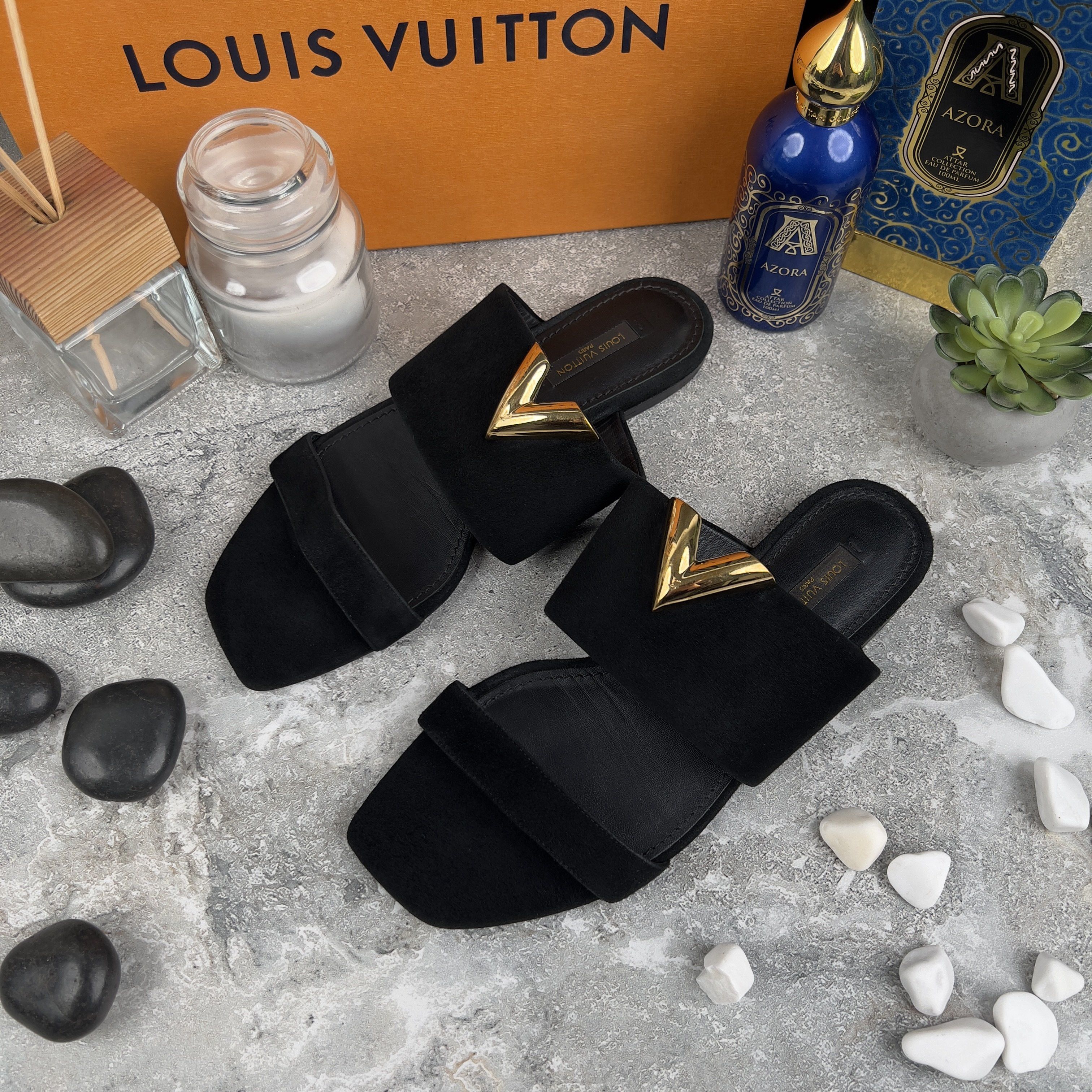 Louis Vuitton Louis Vuitton V Logo Slide Sandals Bayfront Flat Suede Size US 7.5 / IT 37.5 - 3 Thumbnail