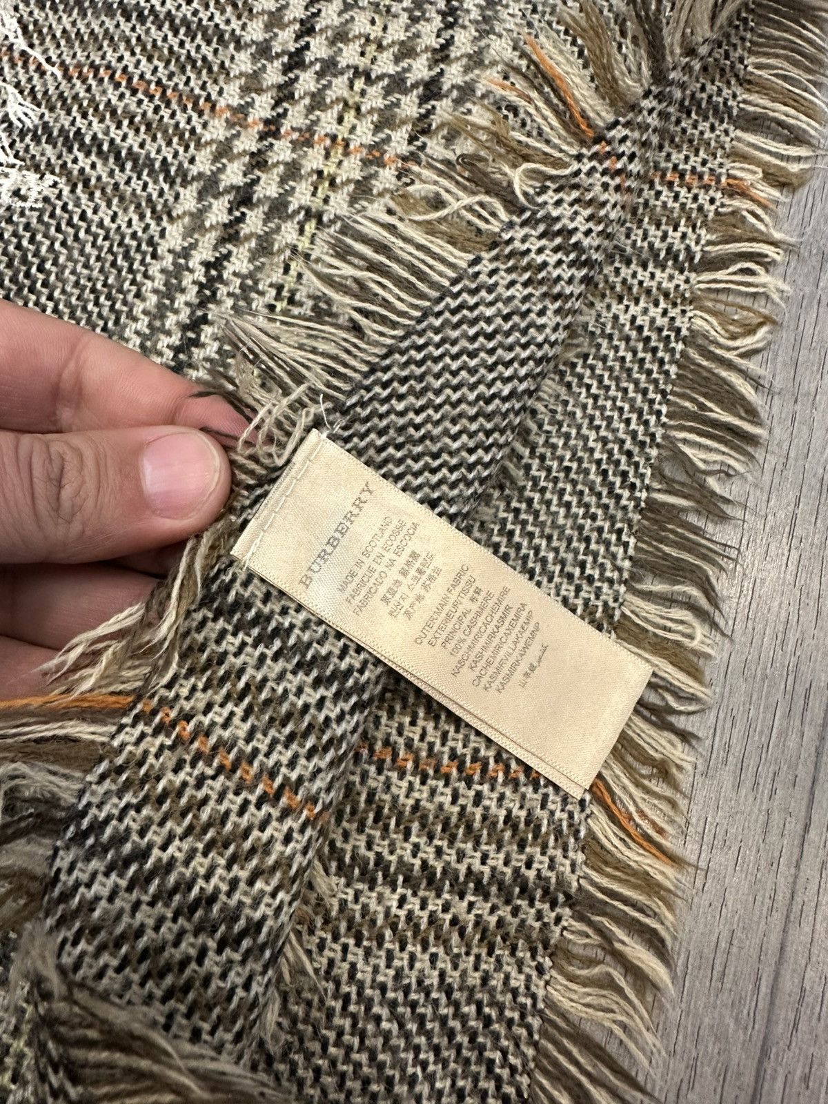Burberry Burberry 100% Cashmere Plaid Scarf Scotland Embroidered Logo Size ONE SIZE - 5 Thumbnail