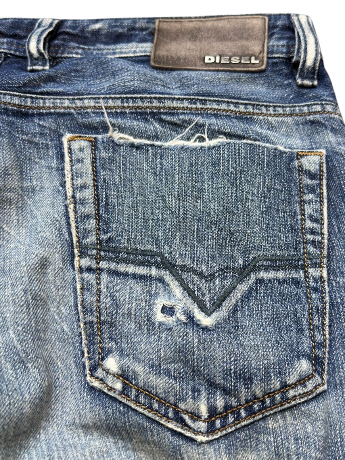 Diesel Black Gold Vintage Diesel Viker-R-Box Faded Ripped Distressed Denim Size US 34 / EU 50 - 8 Thumbnail