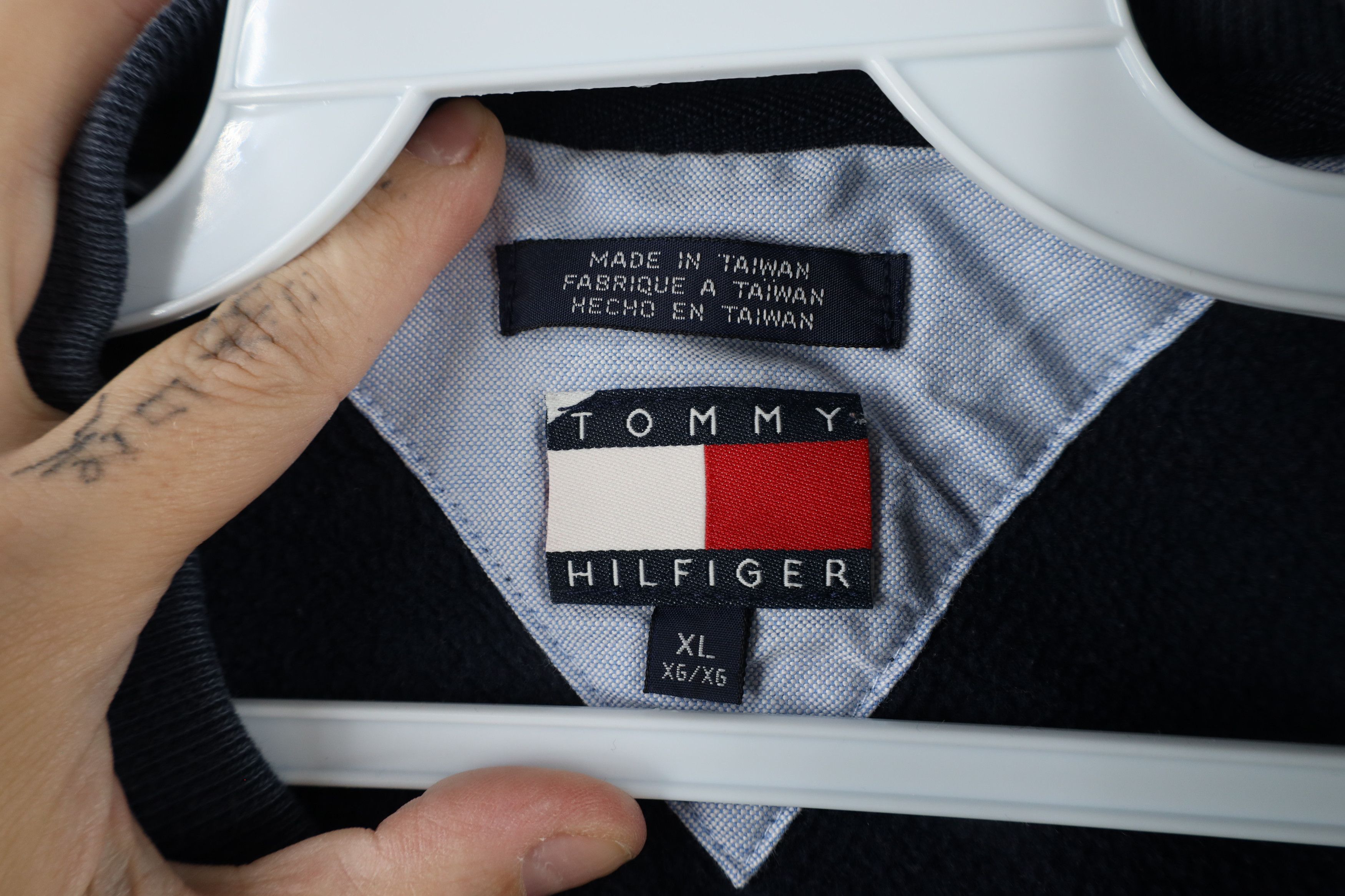 Tommy Hilfiger × Vintage Vintage 90s Tommy Hilfiger Heavyweight Crewneck Sweatshirt Size US XL / EU 56 / 4 - 6 Thumbnail