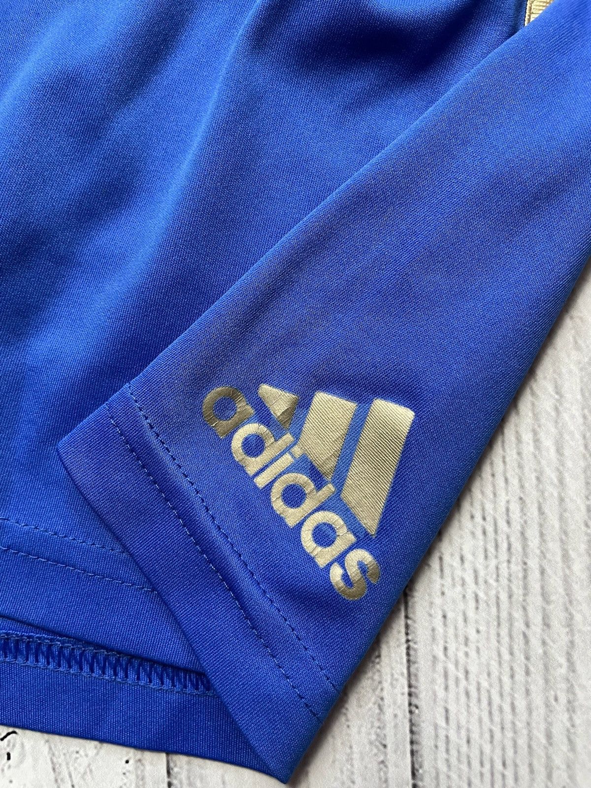 Adidas × Chelsea Soccer × Vintage Vintage adidas Chelsea soccer shorts gold line size M Size US 32 / EU 48 - 4 Thumbnail