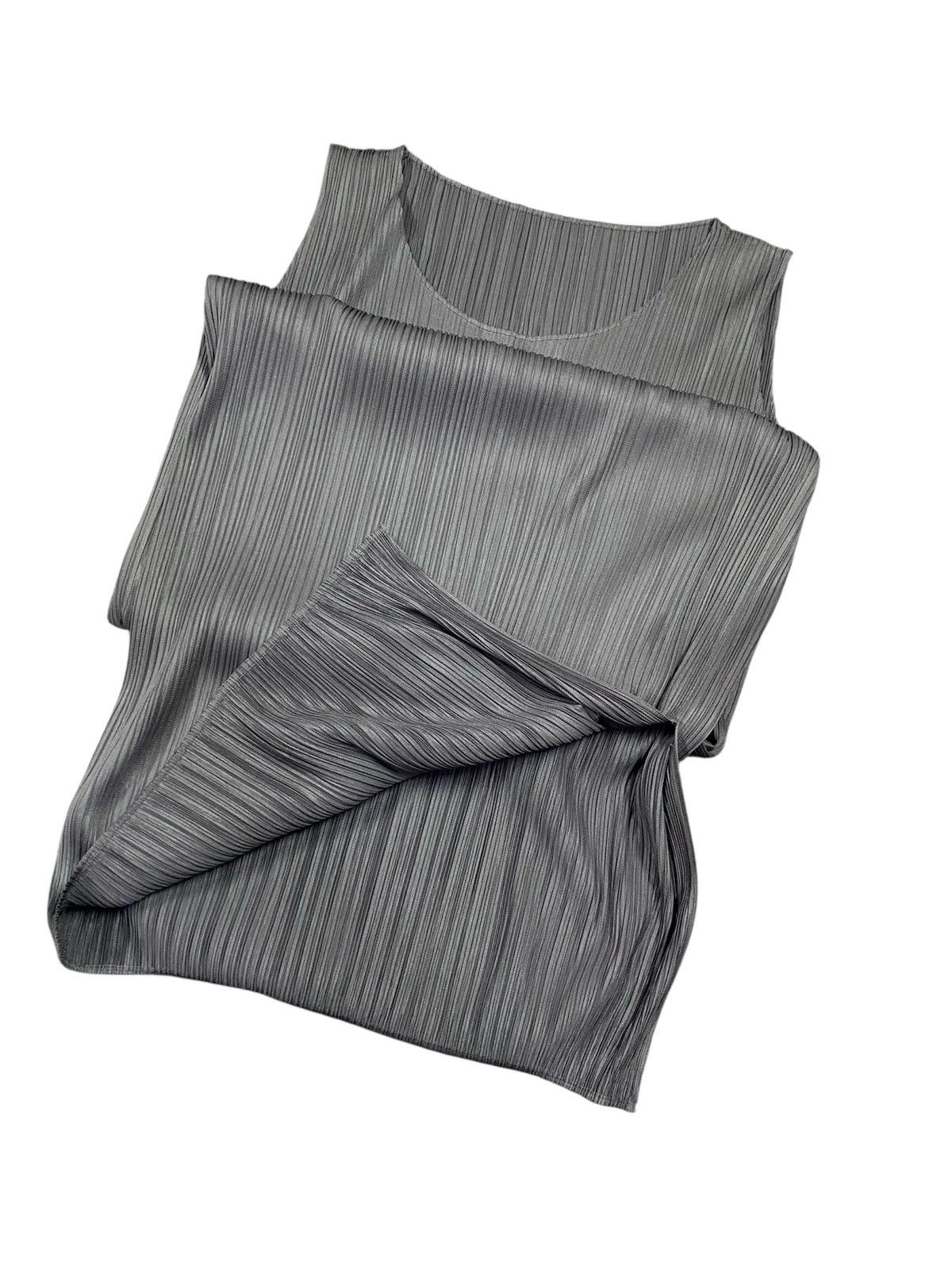 Pleats Please Issey Miyake Pleats Please Issey Miyake sleeveless pleated maxi dress Size M / US 6-8 / IT 42-44 - 2 Thumbnail