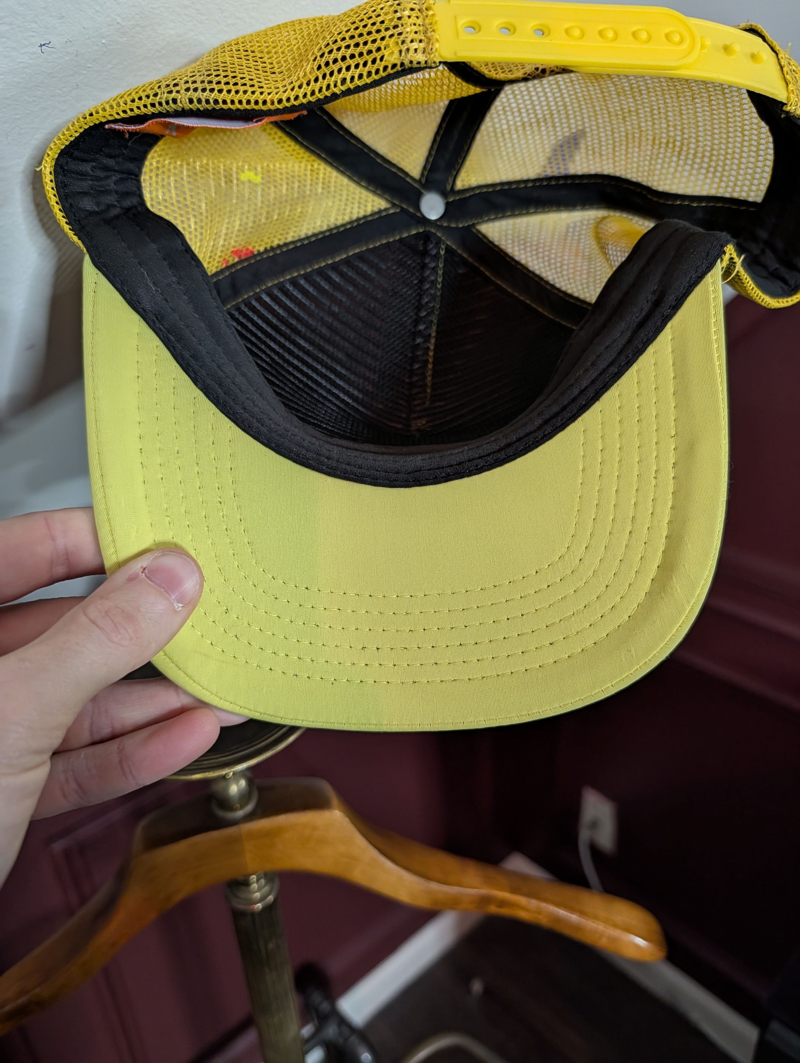 Bossi Sportswear $750 Yellow logo graphic paint spattered trucker hat Size ONE SIZE - 9 Thumbnail