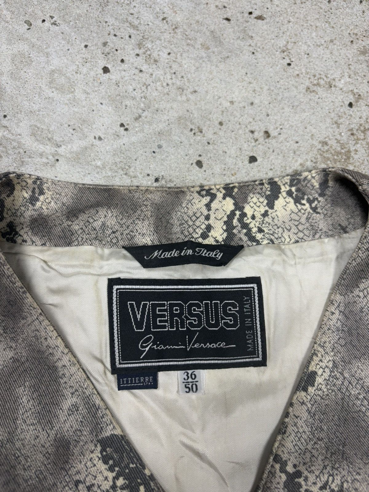 Versace Vintage 1990s Versus Gianni Versace Snake Print Animal Vest Size US M / EU 48-50 / 2 - 11 Thumbnail