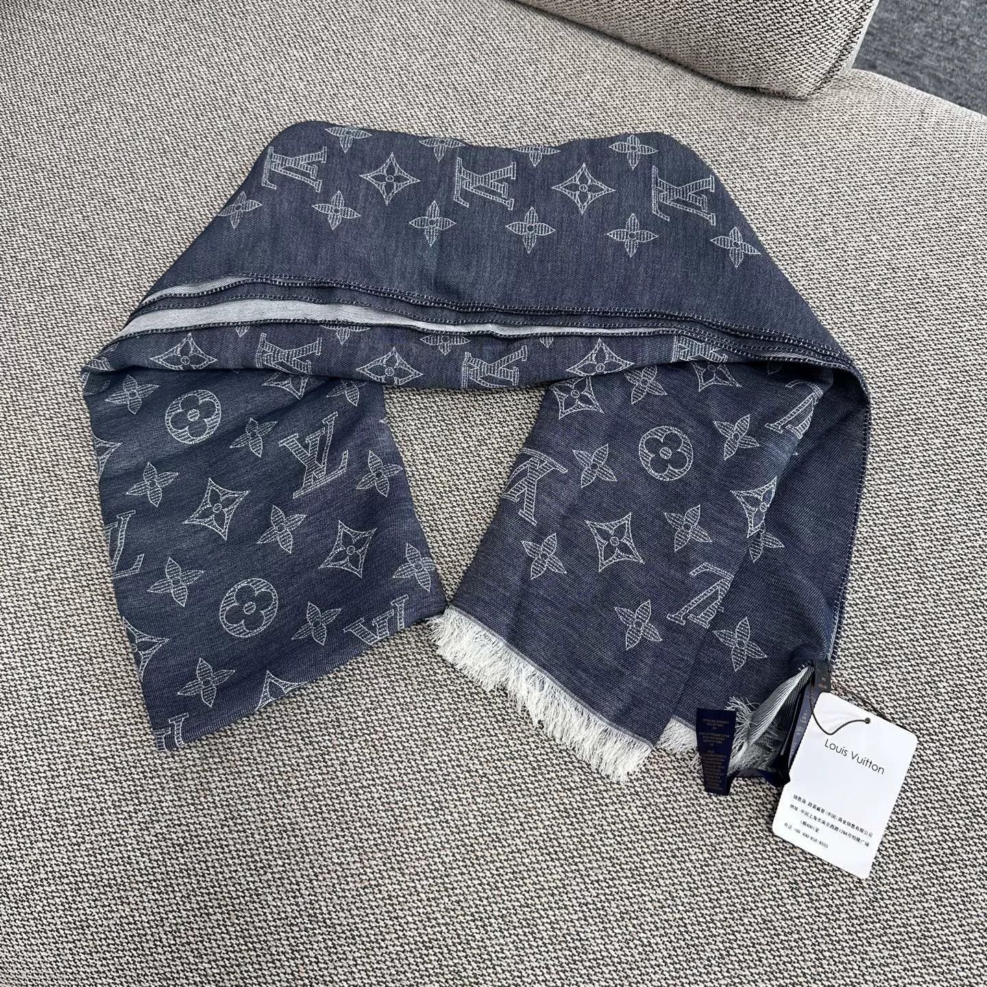Louis Vuitton Louis Vuitton Blue Wool Scarf Size ONE SIZE - 1 Thumbnail