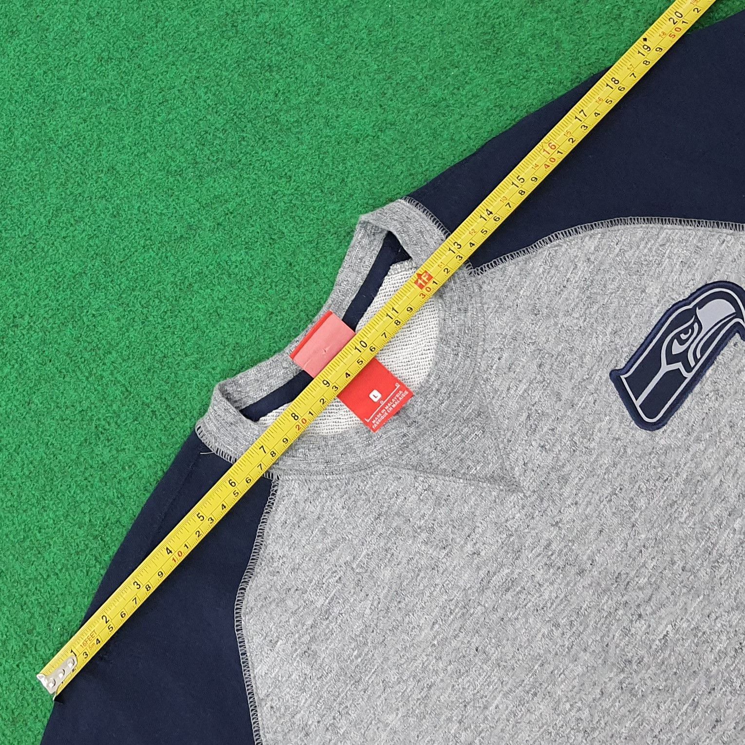 Nike Vintage Nike NFL Seattle Seahawks Raglan Sweatshirt C226N1 Size US L / EU 52-54 / 3 - 11 Thumbnail