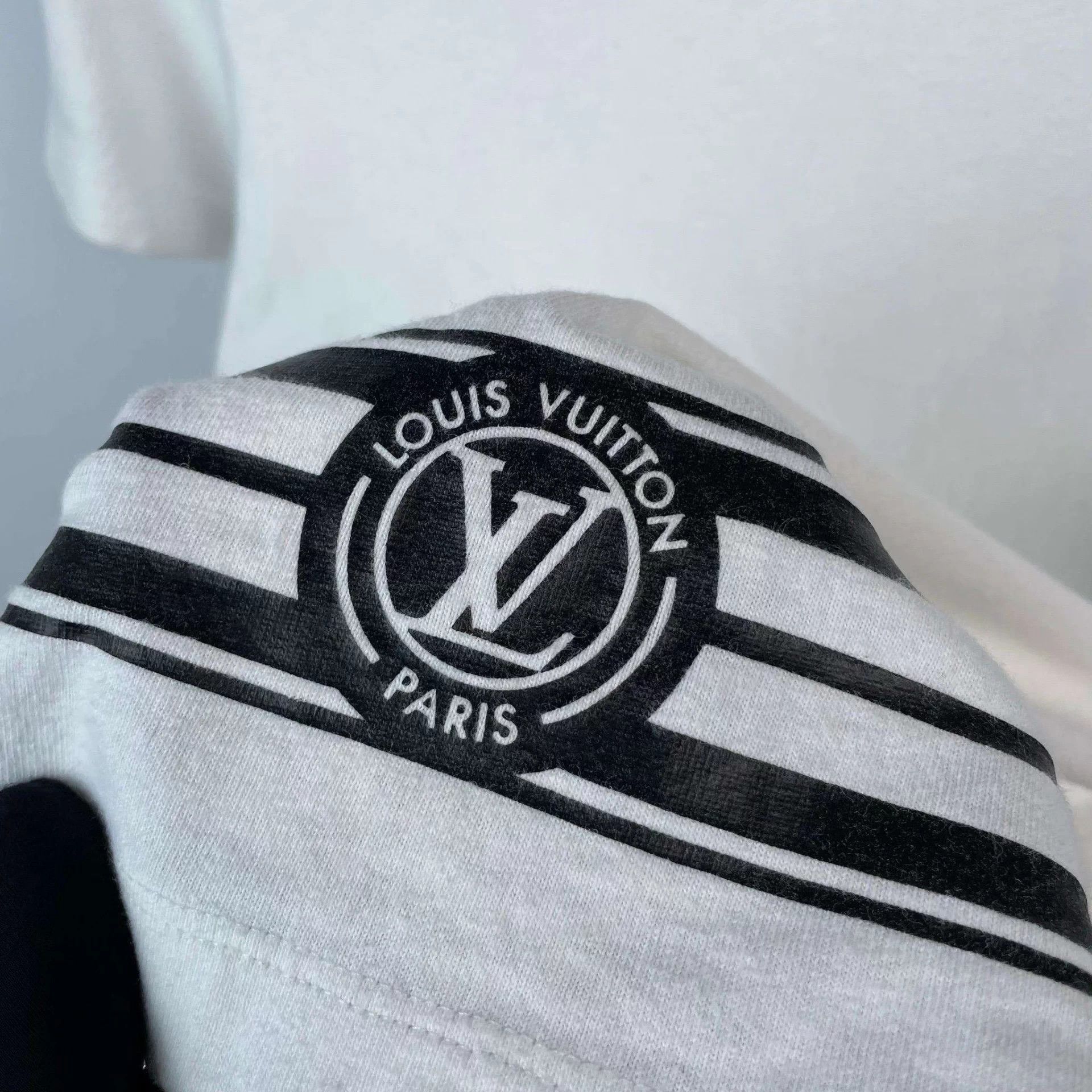 Louis Vuitton LV White Short Sleeve S Size S / US 4 / IT 40 - 4 Thumbnail