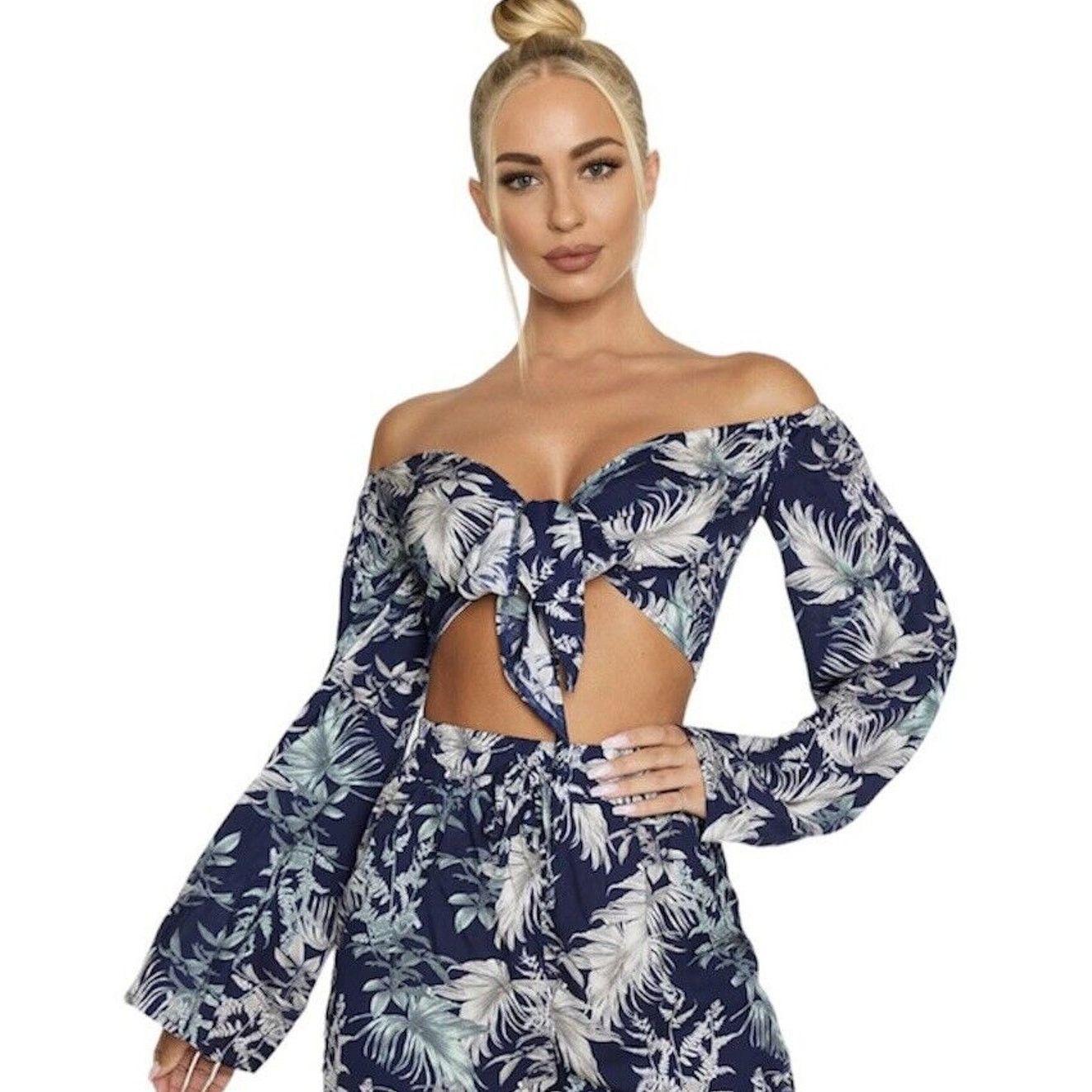 Other NWT PrettyLittleThing Blue Print Tie Bell Sleeve Crop10 Size L / US 10 / IT 46 - 4 Thumbnail