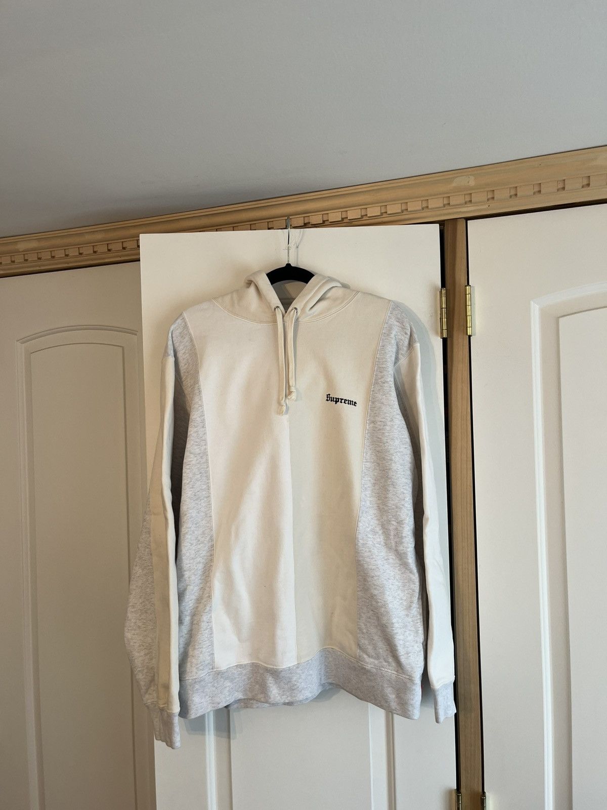 Supreme Tricolor Hooded Sweatshirt Size L - tianchih.com