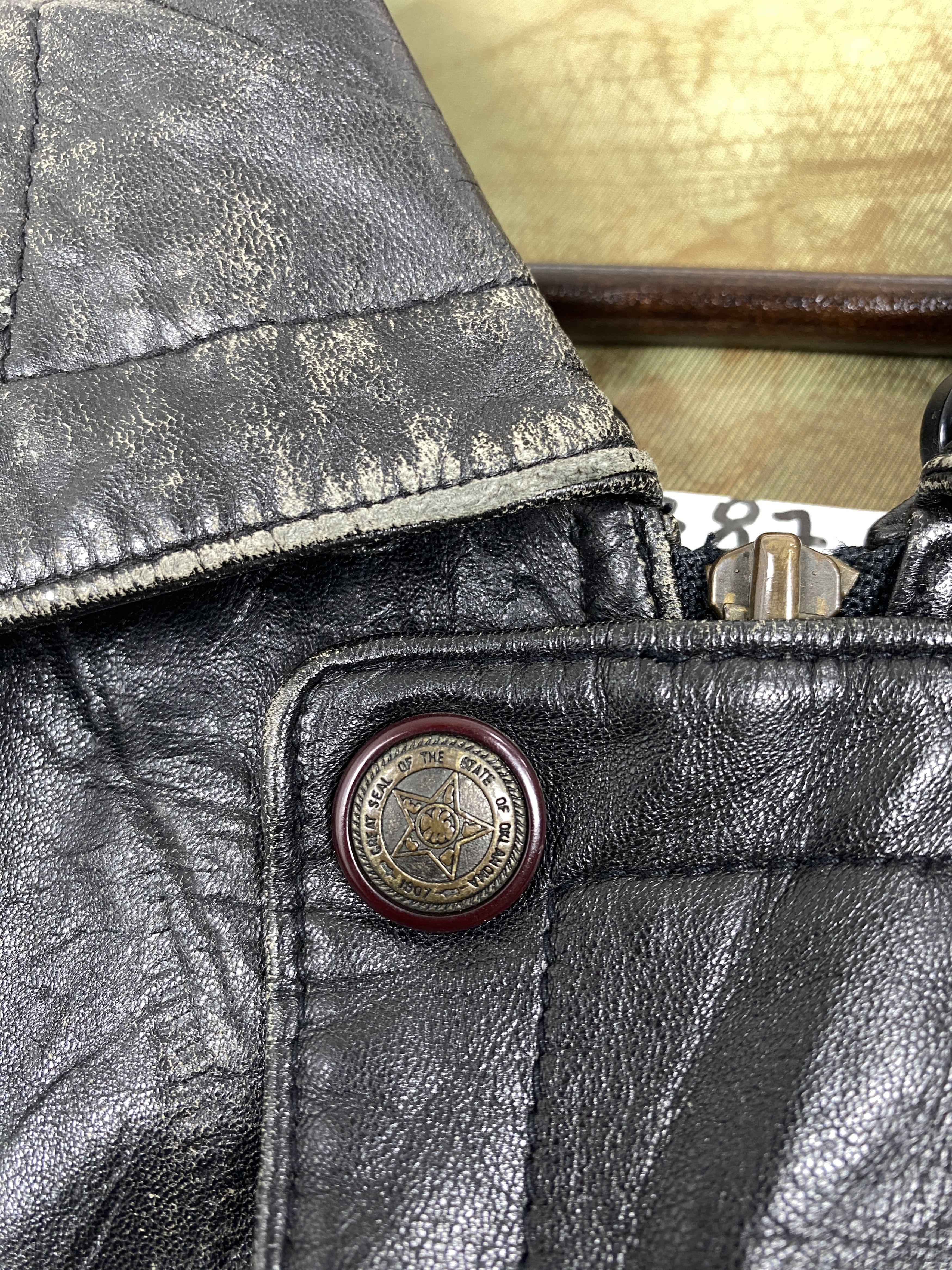 Vintage Vintage Rugged Pvc Leather Jacket J2387 Size US S / EU 44-46 / 1 - 3 Thumbnail