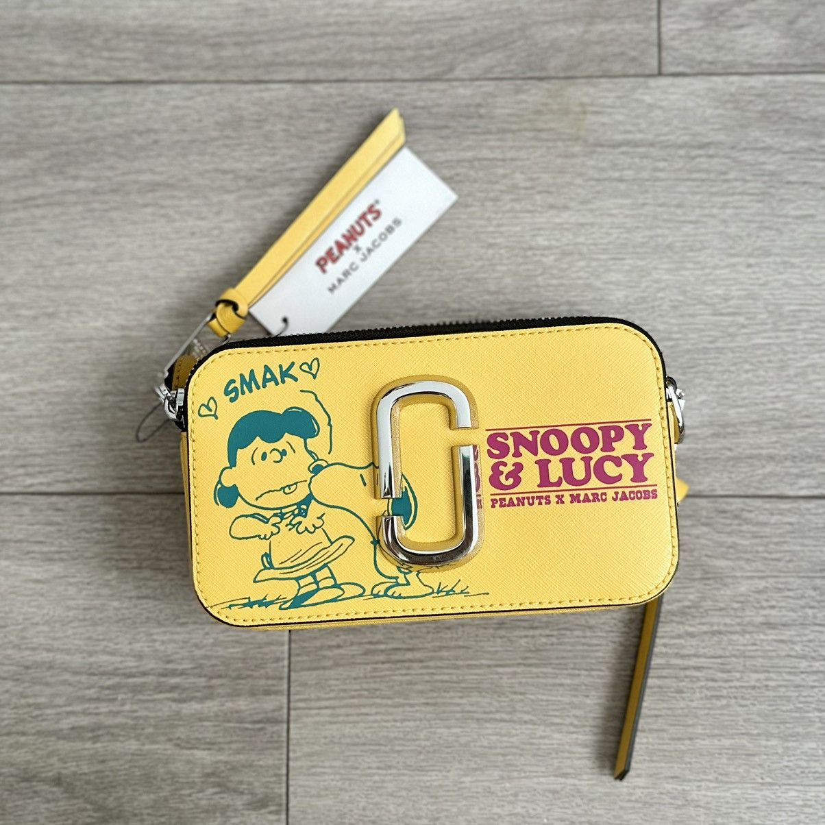 Marc Jacobs × Peanuts MARC JACOBS x Peanuts Snoopy & Lucy Snapshot Bag NWT Size ONE SIZE - 8 Thumbnail
