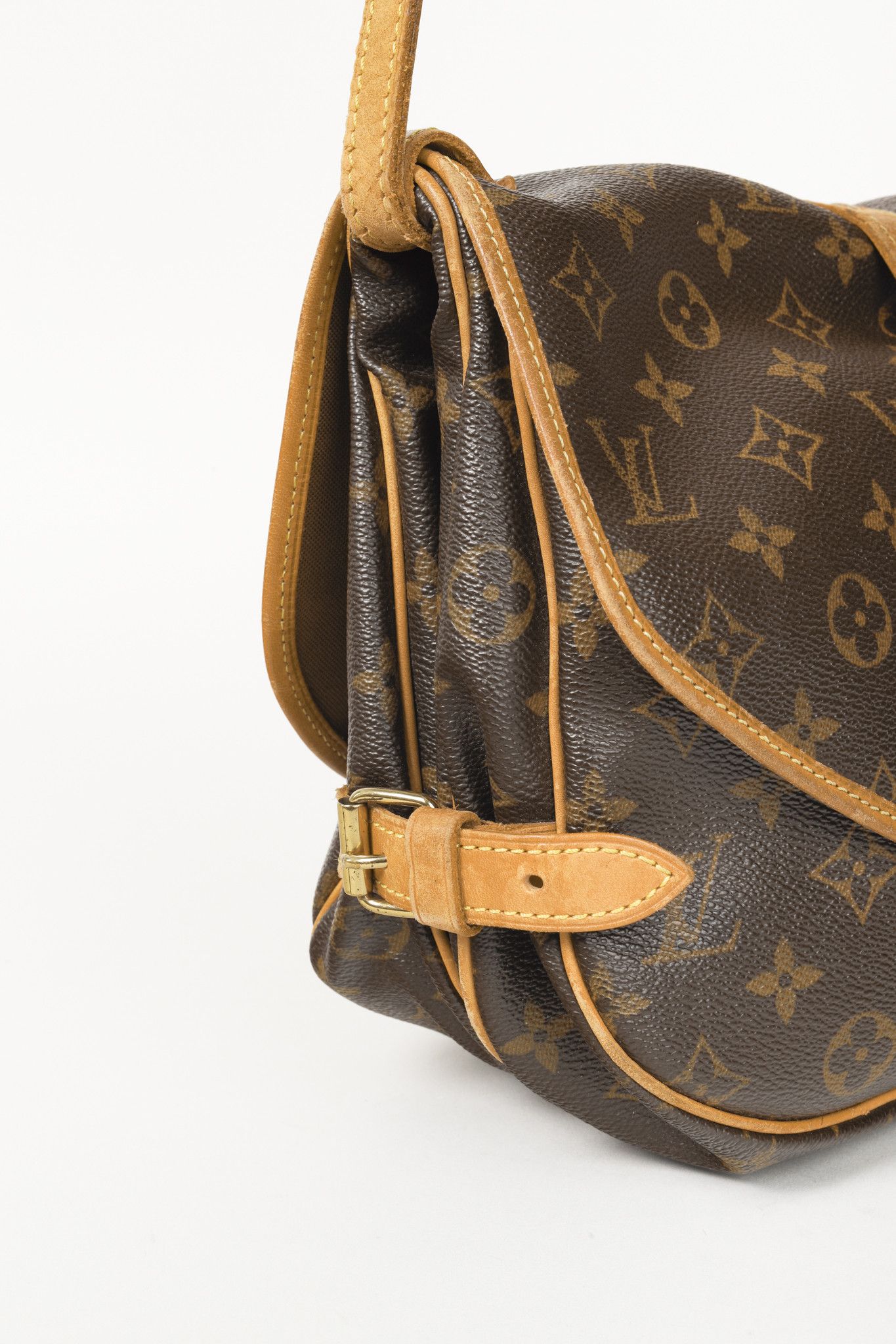 Louis Vuitton Louis Vuitton Saumur 28 , Double Side Saddle Messenger Bag Size ONE SIZE - 9 Thumbnail