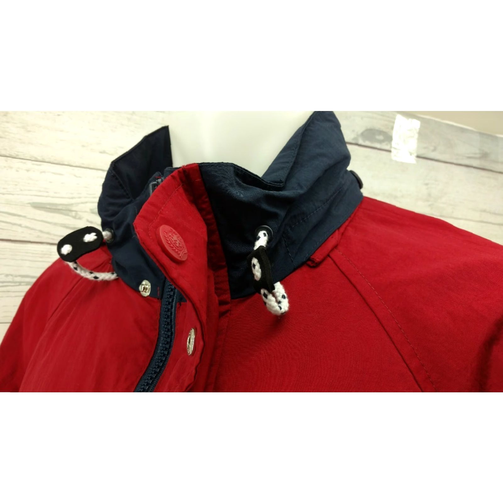 Tommy Hilfiger VINTAGE Tommy Hilfiger Mens Windbreaker Jacket XL Full Zip Sailin g Red Nylon Front Zip Vintage Windbreaker Size US XL / EU 56 / 4 - 3 Thumbnail