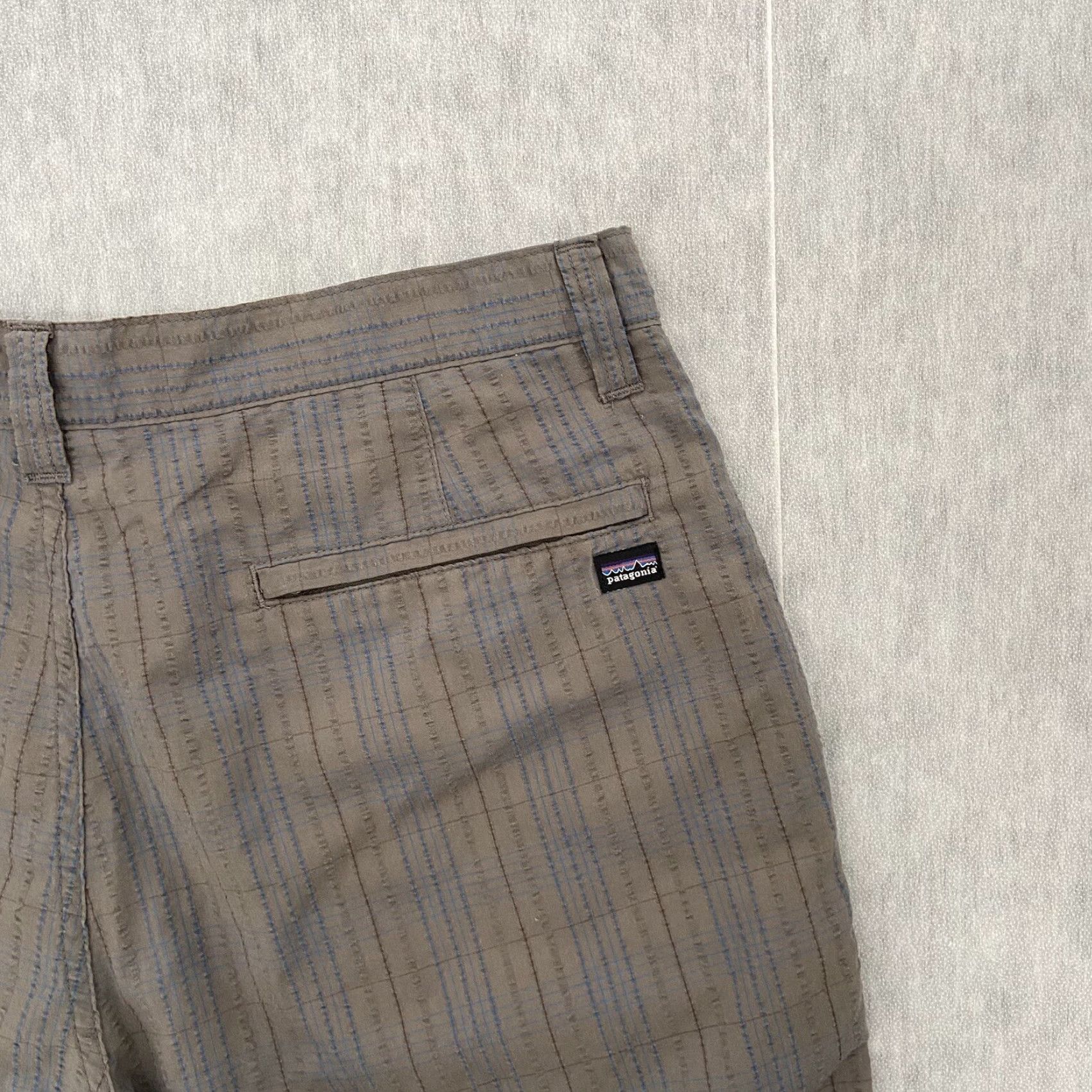 Patagonia Patagonia Shorts Adult 32 Gray Blue Plaid Organic Cotton Casual Outdoors Mens Size US 32 / EU 48 - 4 Thumbnail
