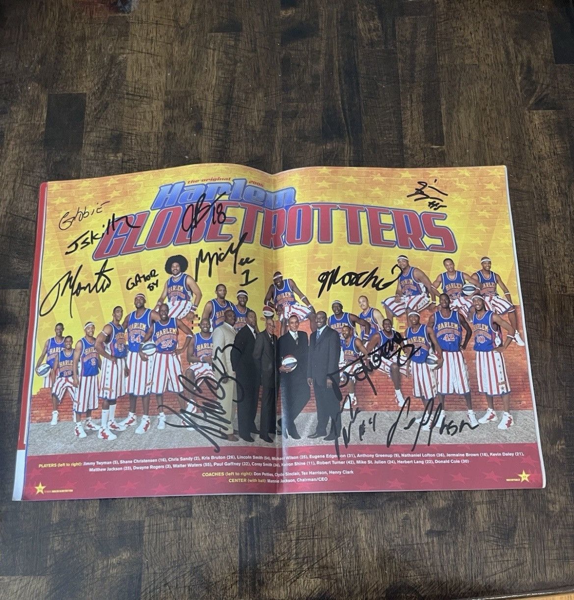 Harlem Globetrotters RARE Harlem Globetrotters SIGNED Flight Time Gaffney +15 Size ONE SIZE - 8 Thumbnail