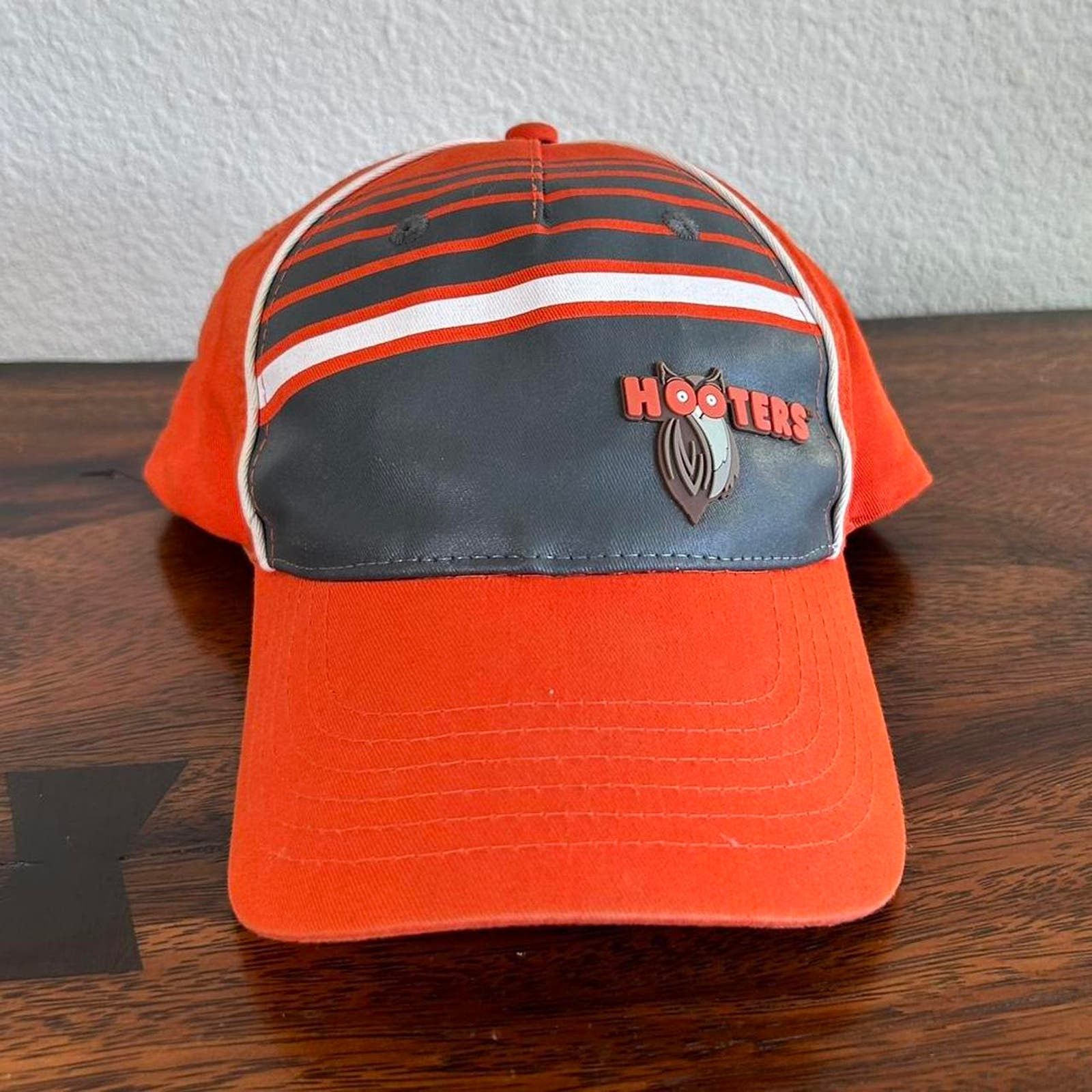 Vintage Y2K Hooters Hat Size ONE SIZE - 1 Thumbnail