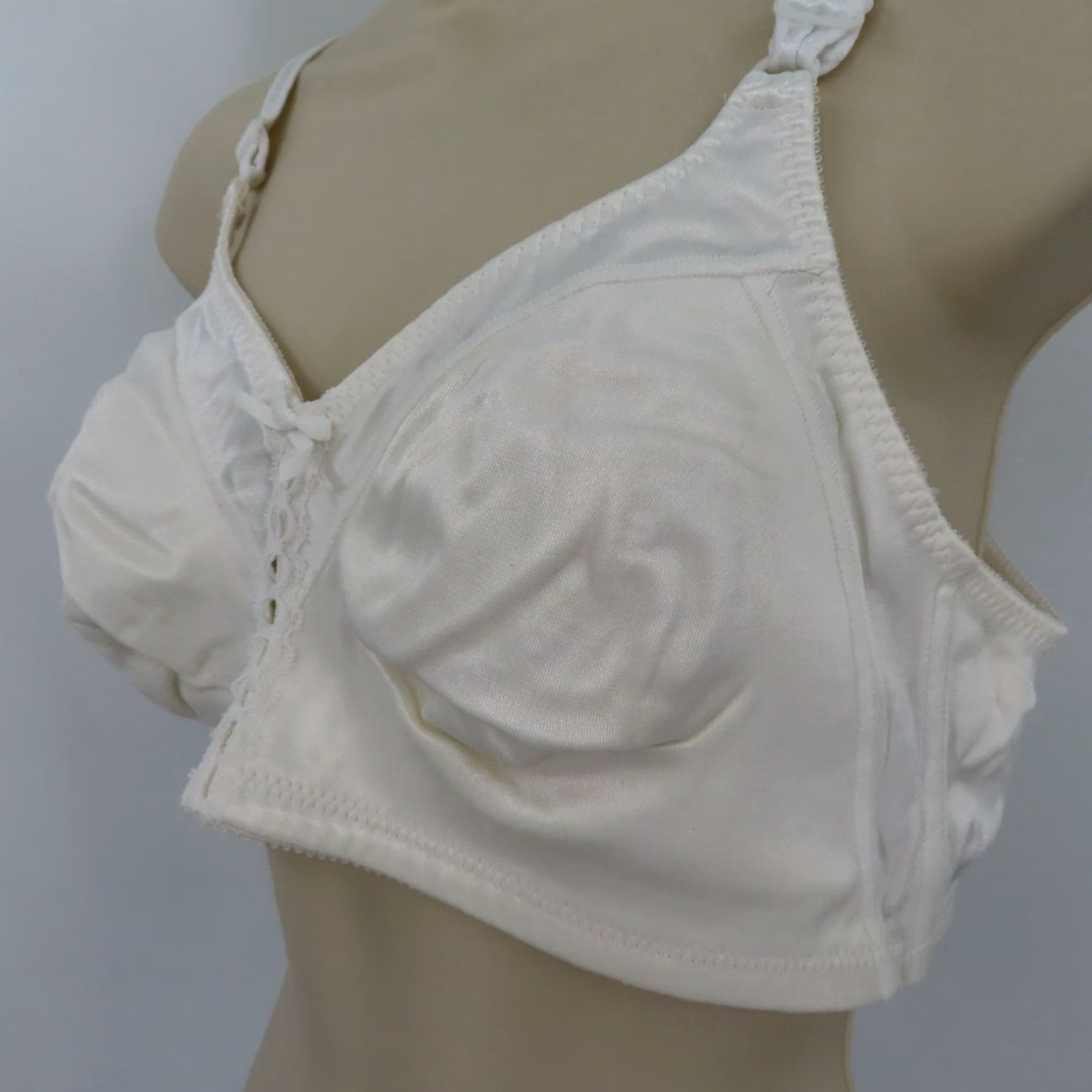 Vintage Bali 40D Double Support Wire Free Wireless Bra 3820 Solid White Bow Wide Straps Size ONE SIZE - 4 Thumbnail