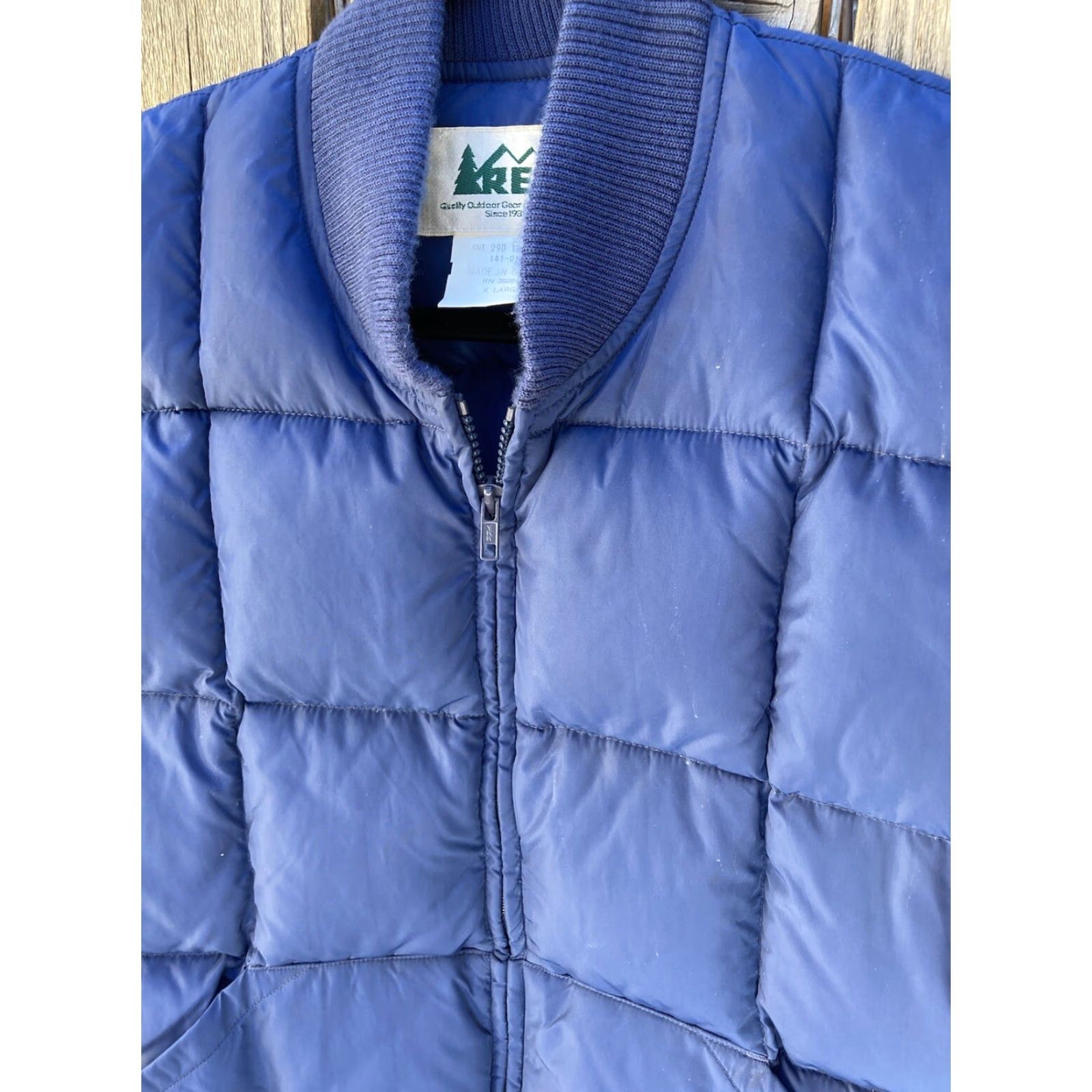 Vintage VINTAGE REI Men's Blue Solid Puffer Vest XL Down Winter Zip Pockets Jacket Vest (Mid-Length) Size US XL / EU 56 / 4 - 3 Thumbnail