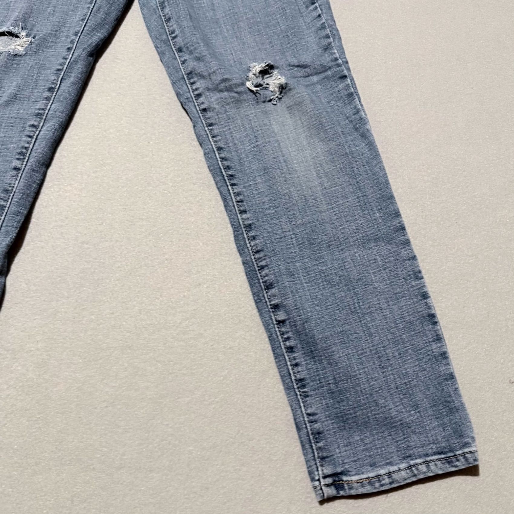 Levi's Levi’s Jeans Blue Distressed Mid Rise Zip Levi’s Women 27 Jeans 5-Pocket City Hipster 90s Vintage Mens Womens Boys Girls Size 27" / US 4 / IT 40 - 6 Thumbnail