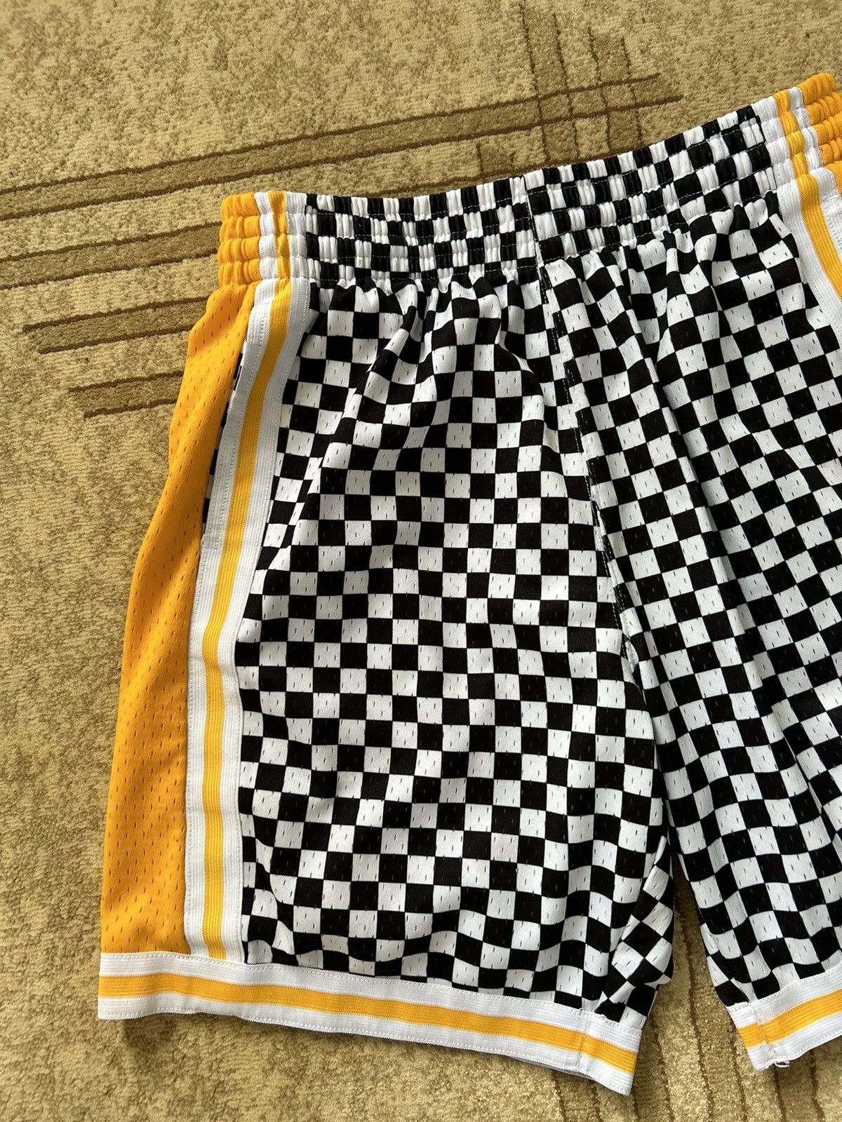 Mitchell & Ness Mitchell & Ness Hardwood Classics LA Lakers NBA Shorts Size US 34 / EU 50 - 2 Thumbnail
