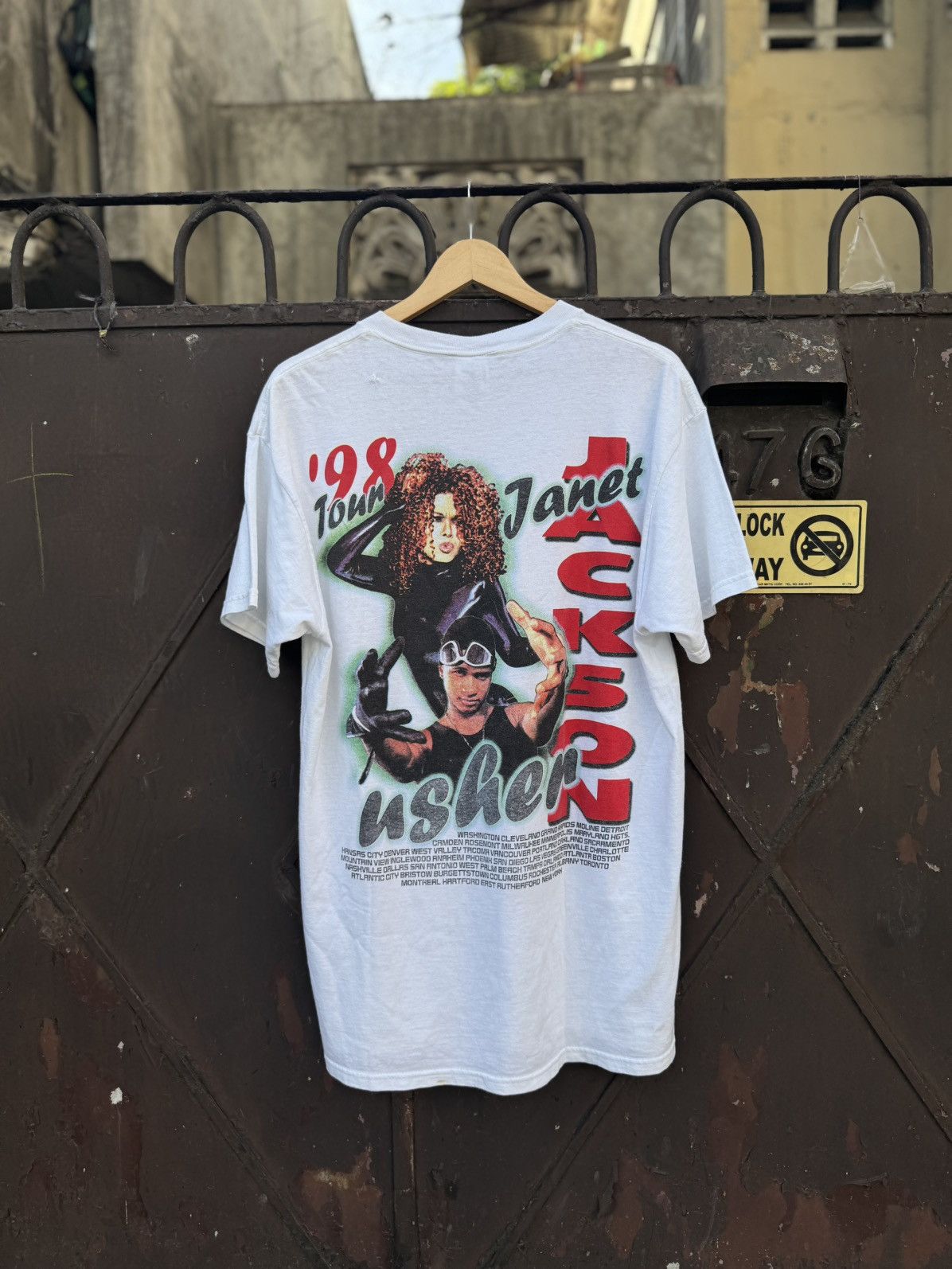 Delta × Other × Vintage Vintage 1998 Janet Jackson & Usher tour Size US L / EU 52-54 / 3 - 2 Thumbnail