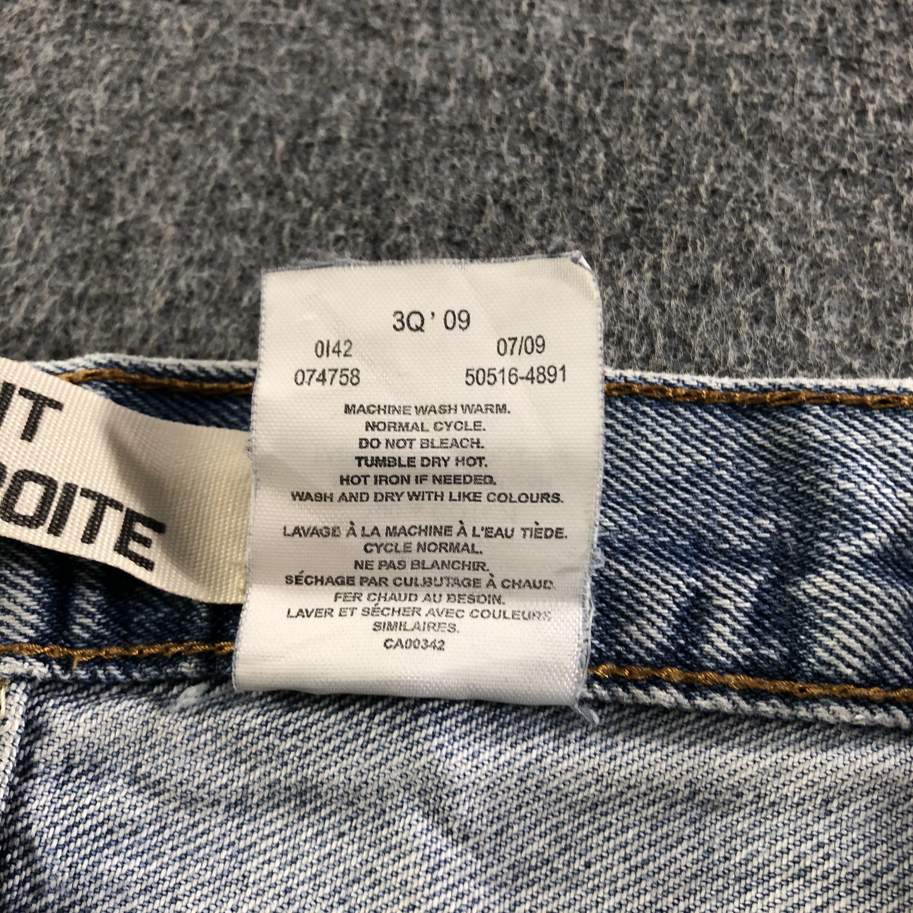 Levi's Vintage Blue Wash Levis Jeans-J3518 Size US 31 - 12 Thumbnail