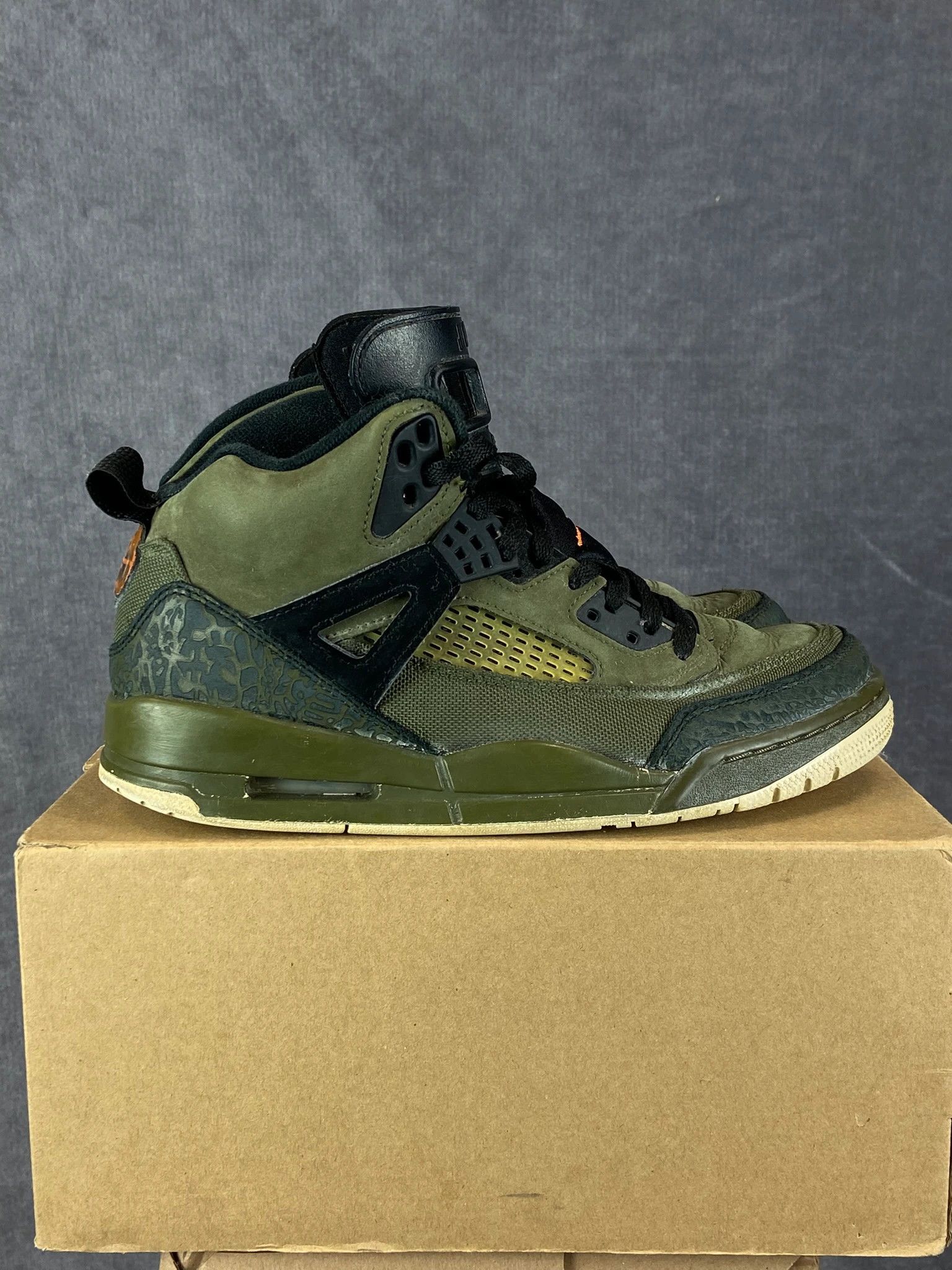Jordan Brand Air Jordan Black Green Sneakers Size 41 Size US 7.5 / EU 40-41 - 4 Thumbnail