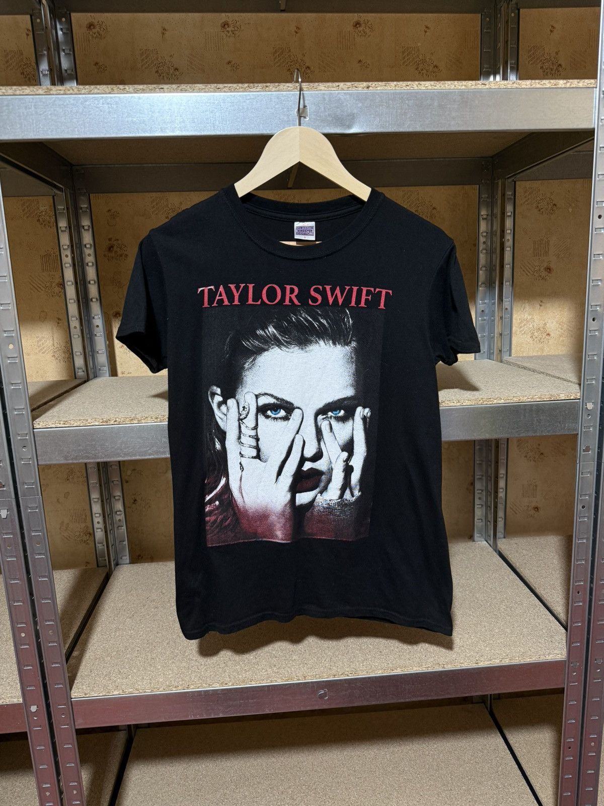 Band Tees × Rap Tees Vintage Taylor Swift Reputation Stadium UK Tour 2018 T-Shirt Size US S / EU 44-46 / 1 - 1 Thumbnail