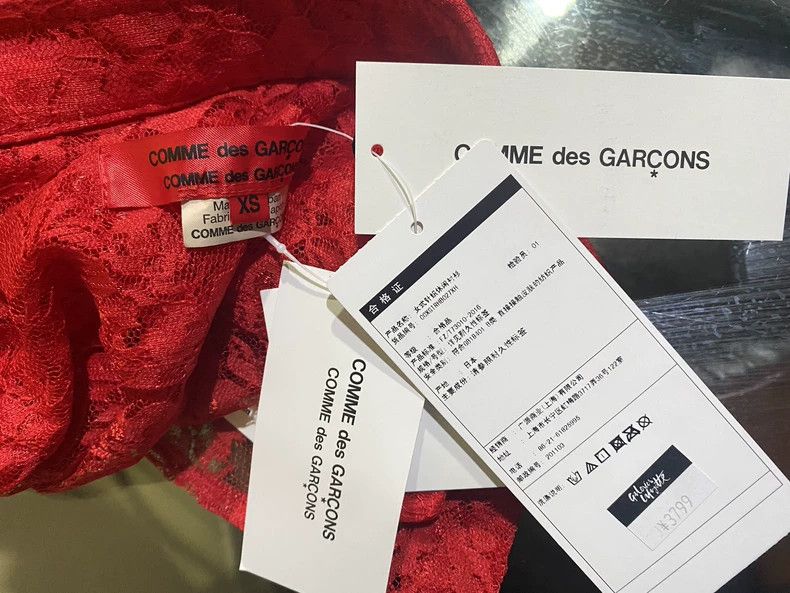 Comme des Garcons Comme Des Garcons Cutout Bubble Sleeve Pointed Neck Shirt Size XS / US 0-2 / IT 36-38 - 4 Thumbnail