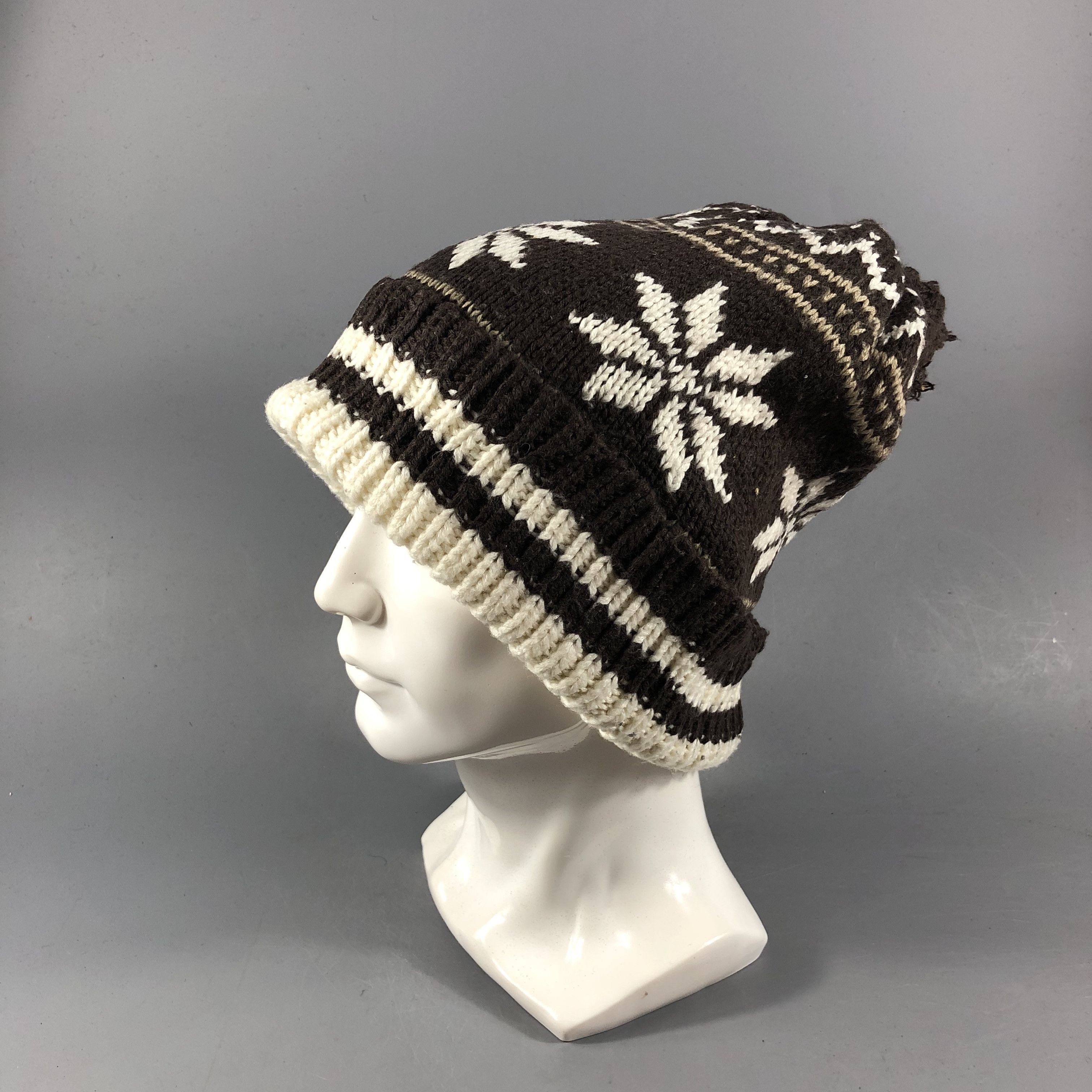 Japanese Brand Unknown Fair Isle Bobble Beanie Snowcap Snow Hat B853 Size ONE SIZE - 1 Thumbnail