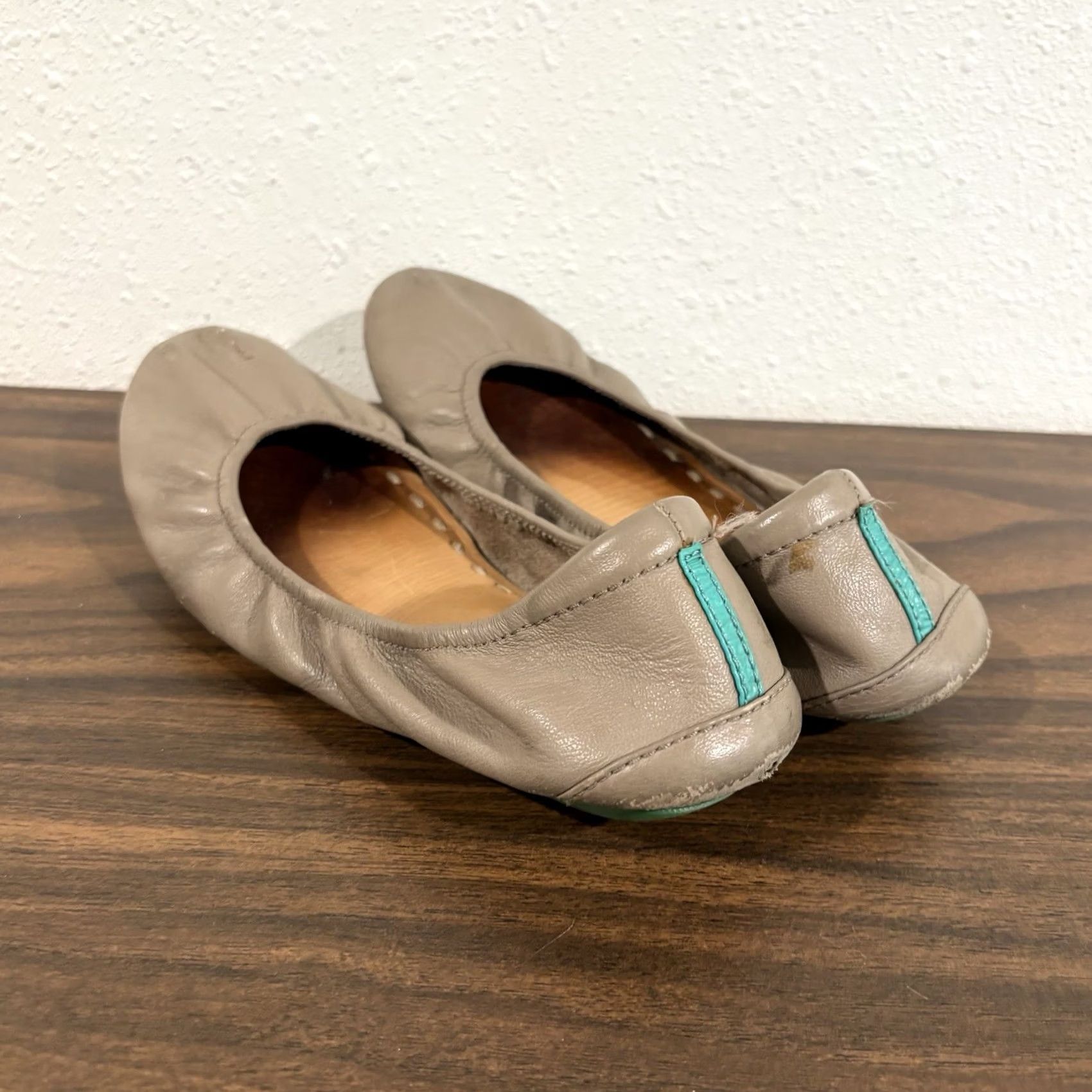 Vintage Tieks Ballet Flats Womens 7 Taupe Leather Teal Sole Foldable Size US 7 / IT 37 - 7 Thumbnail
