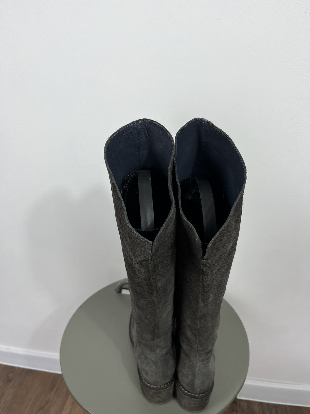 Other Vic Suede Tall Boots Curved Top Shaft Gray 37.5 Distressed Size US 6.5 / IT 36.5 - 9 Thumbnail