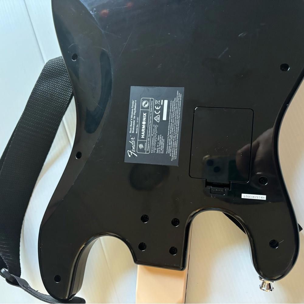 Fender Rock Band 4 PS4 Wireless Fender Stratocaster Guitar Controll Size ONE SIZE - 4 Thumbnail