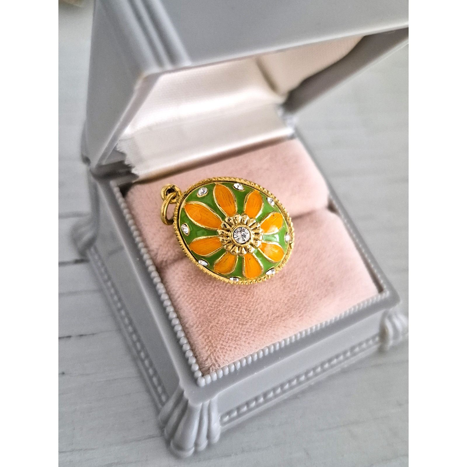 Other Vintage Green and Yellow Gold Tone Enamel Egg Pendant Size ONE SIZE - 1 Thumbnail