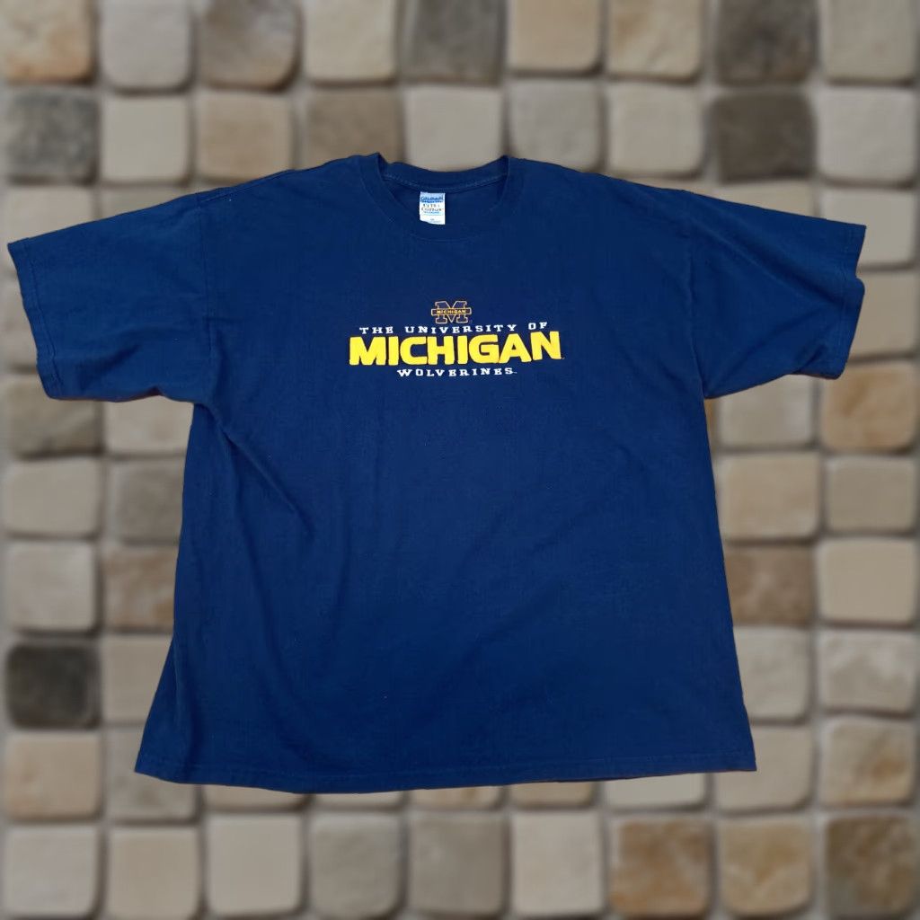 Gildan VINTAGE Michigan University T-Shirt Wolverines 2XL Felt Michigan Letters Blue Men Short Sleeve 2XL University Mens Size US XXL / EU 58 / 5 - 1 Thumbnail